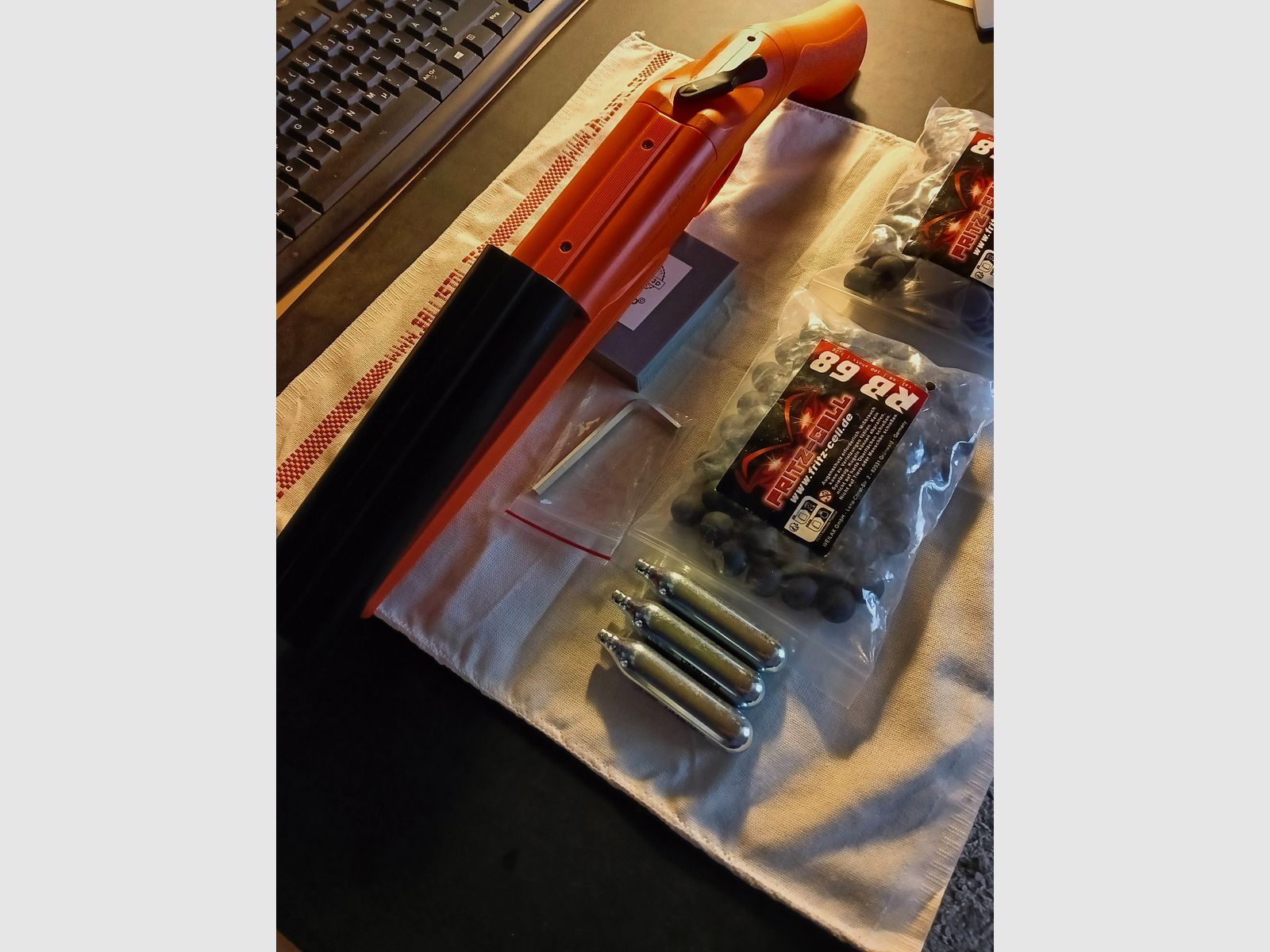 Umarex HDS68 Co2 doppietta a canne rigate .68 Orange-Black P2P T4E come nuovo in MEGASET, immagine 4 di 17