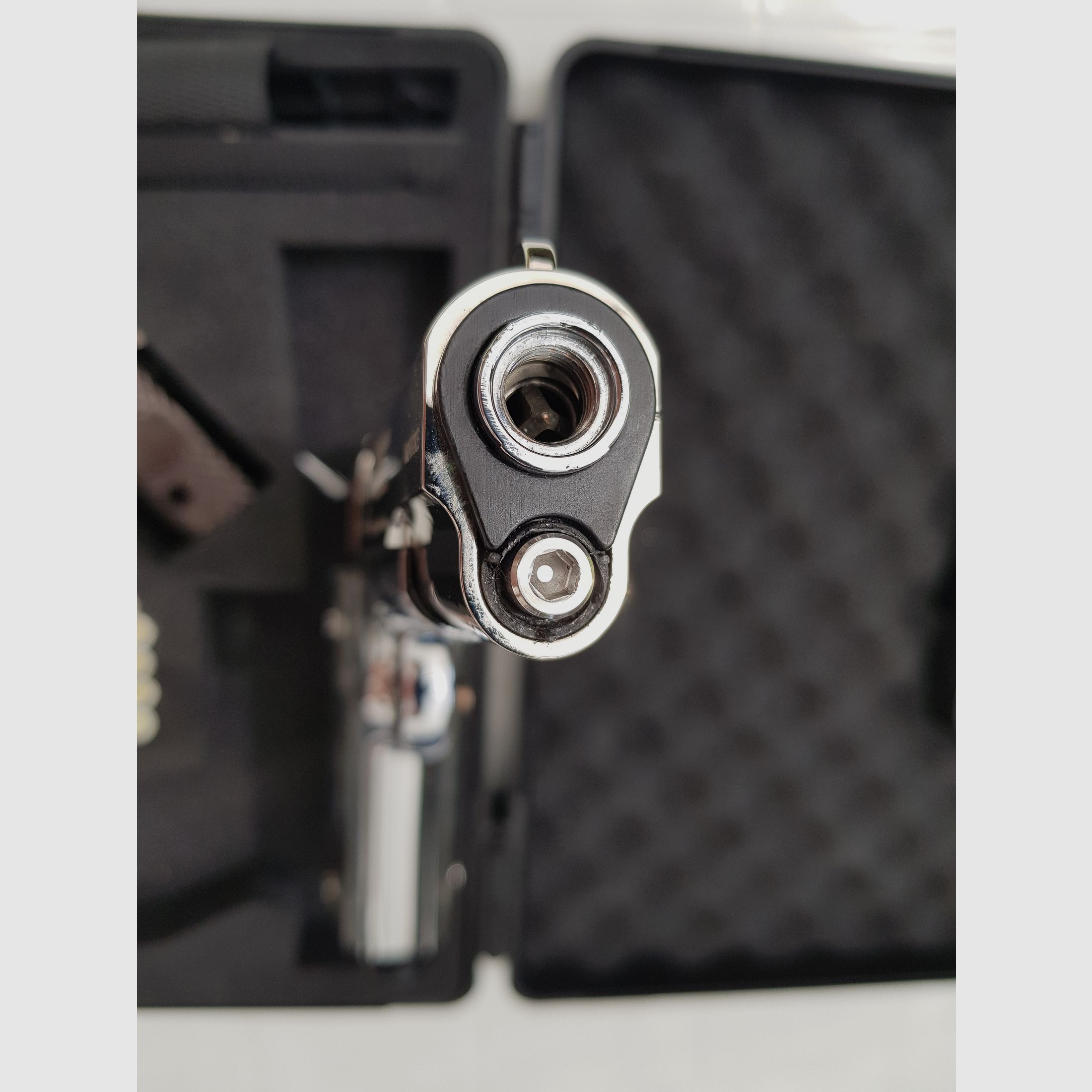 Colt 1911 Chrom, neu, unbeschossen, lange Federführung, Sammlerstück.
