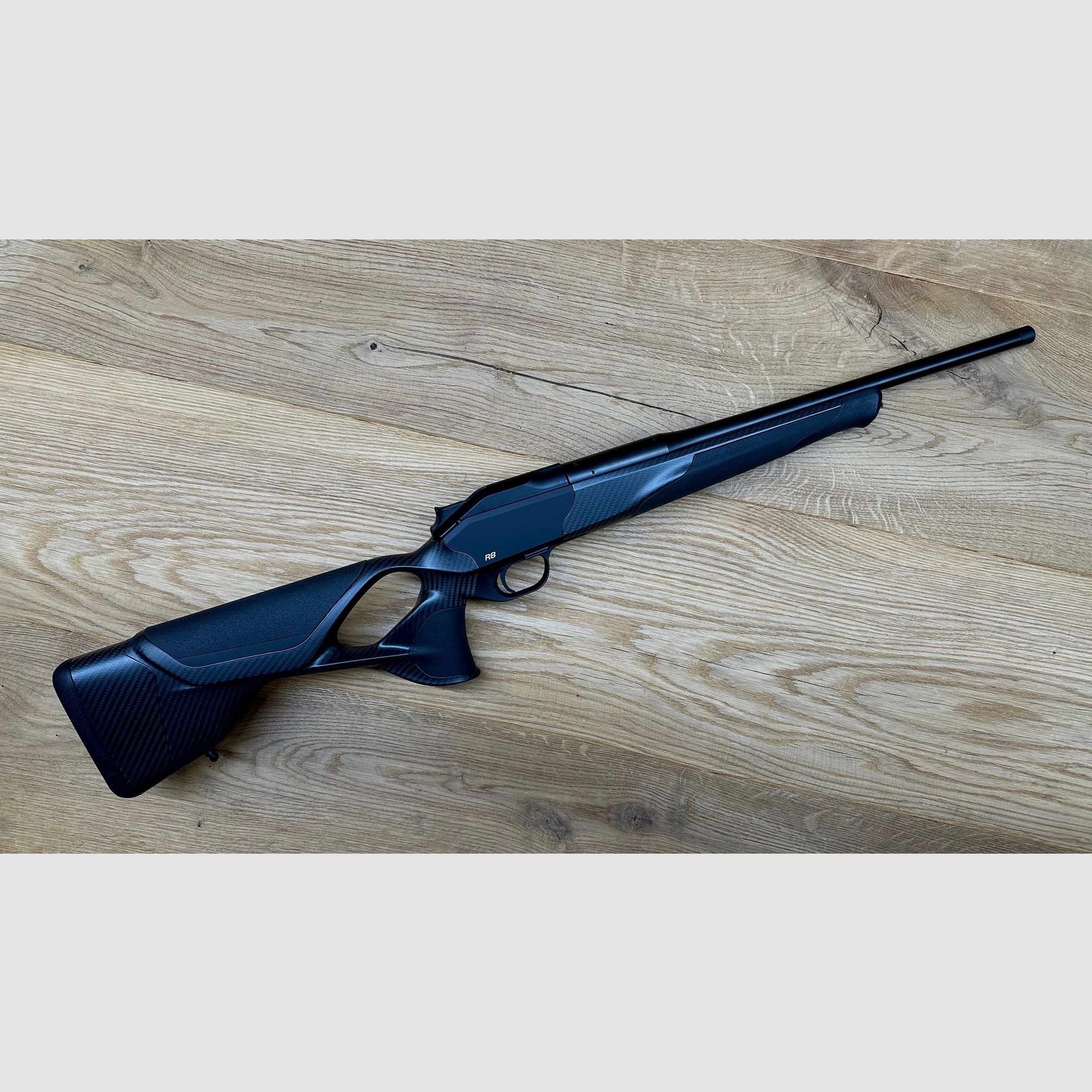 Blaser R8 Ultimate Carbon / Linksausführung / gekürzter Lauf / M15x1 / Standardkaliber nach Wahl
