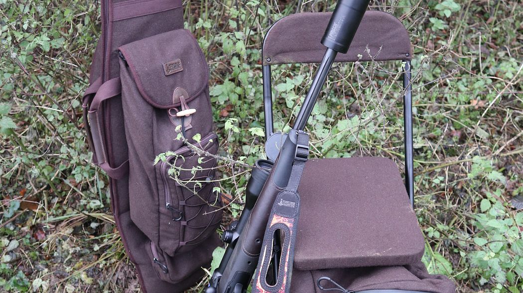 Sitzrucksack „Roar“ und Waffenfutteral „Birk“ von MJOELNER HUNTING