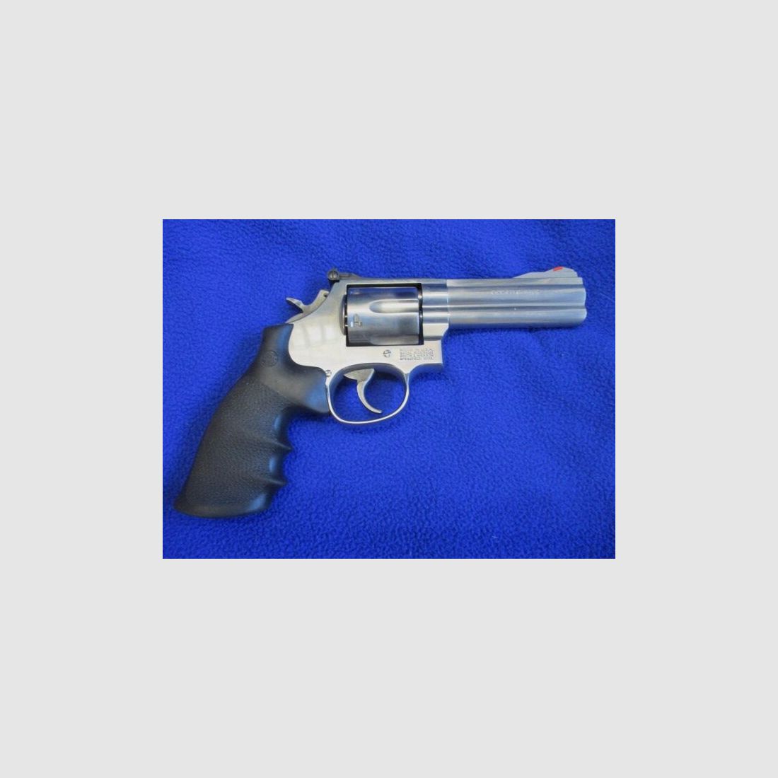 Revolver Smith & Wesson 686 4 Zoll stainless mit Hogue Griff 686