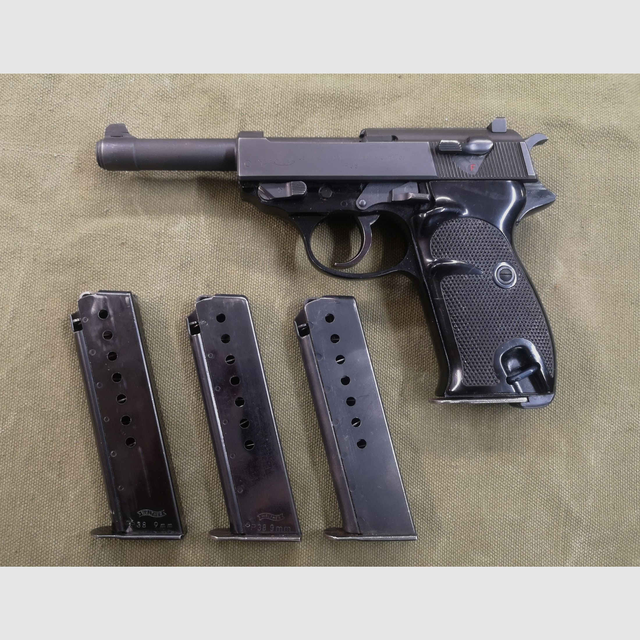 Walther P38 Pistolentasche und 4 Magazine