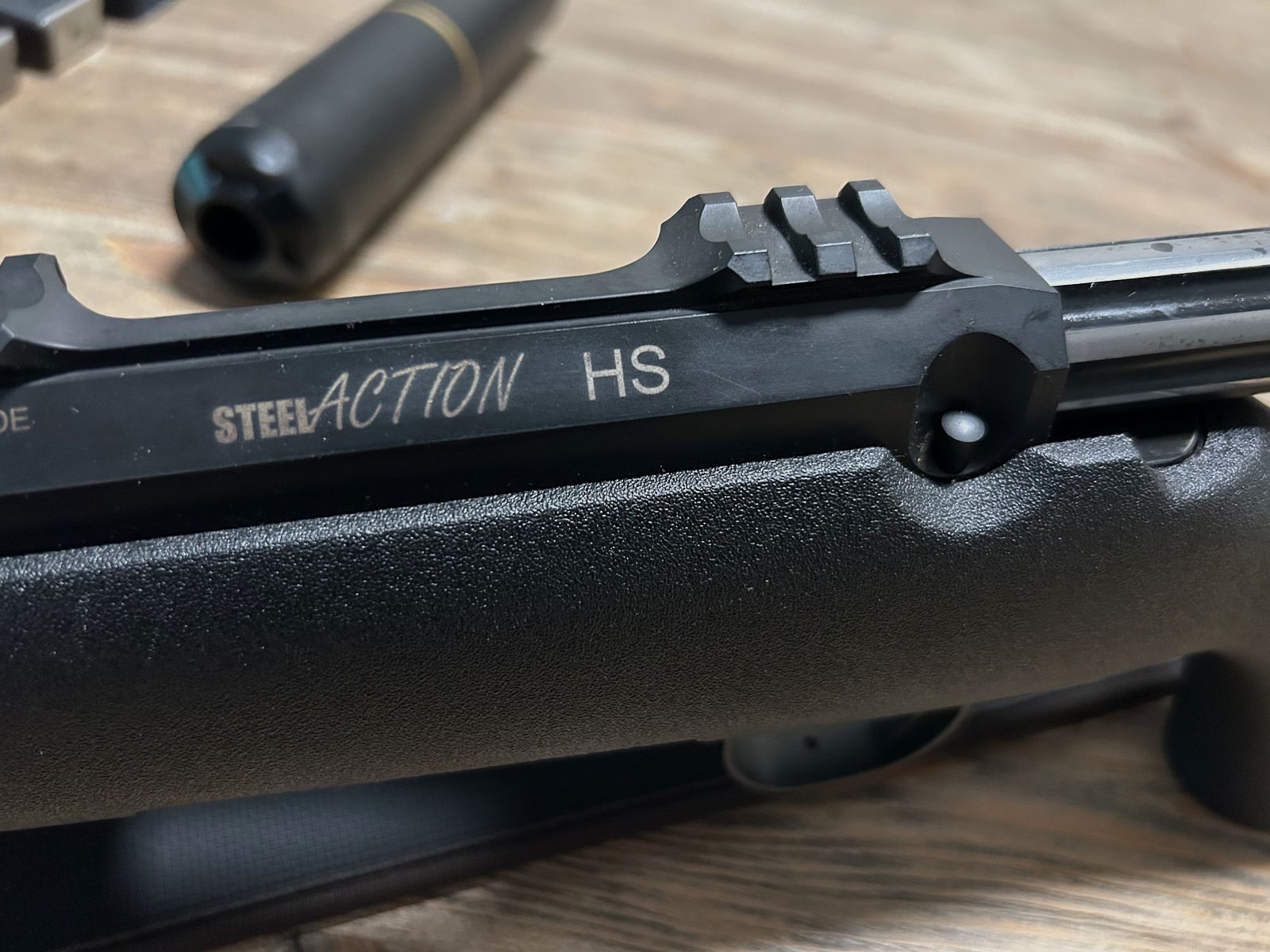 ACCIÓN DE ACERO HS .308Win con montaje y silenciador