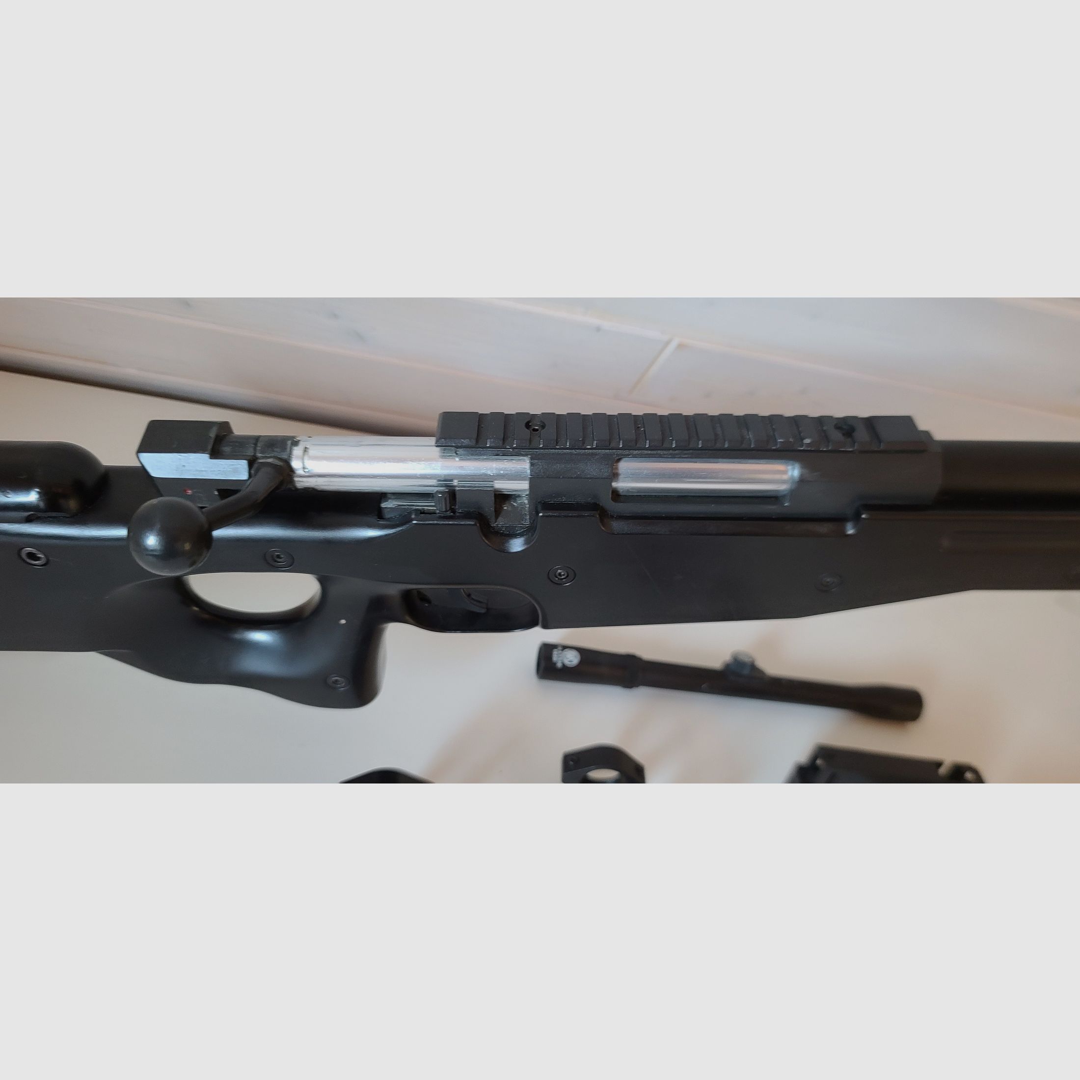 L96 Bolt Action mit 2 Magazinen