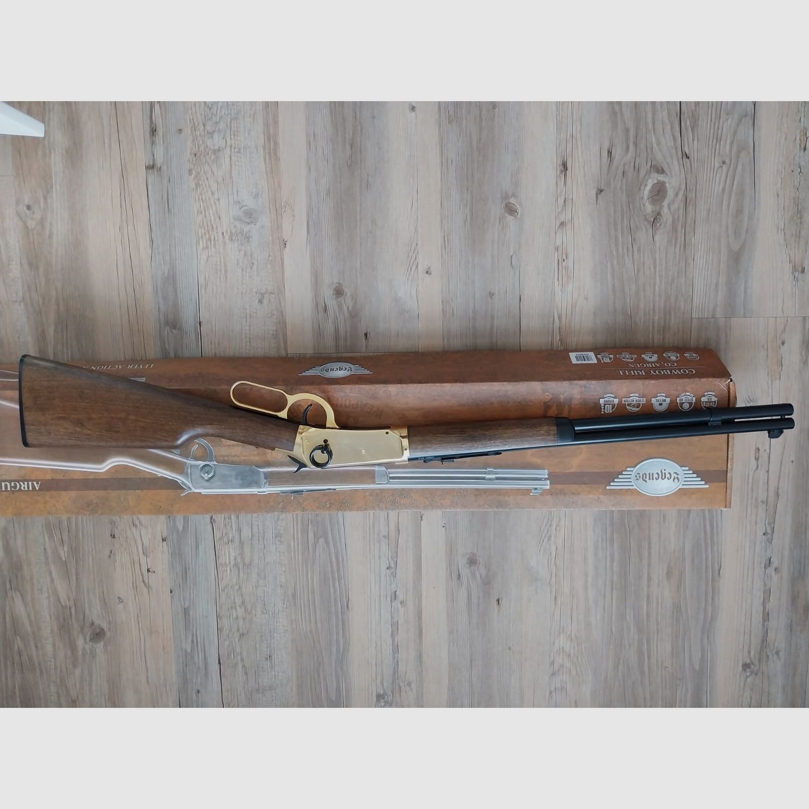 Rifle Cowboy Legends acabado dorado 4,5 mm BB Co2 + 20 cápsulas de Co2 + 1500 BBs 4,5mm