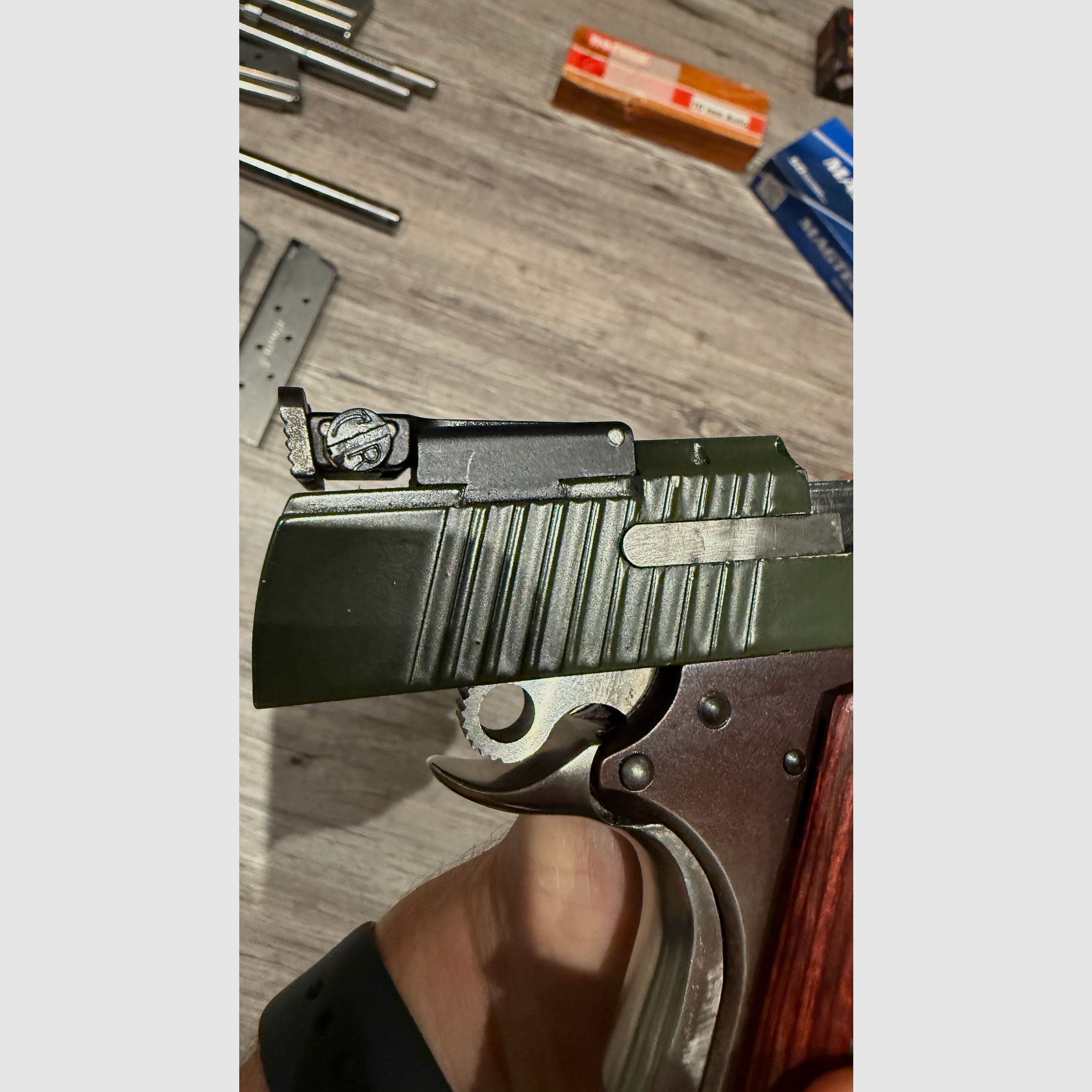 1911 Peters Stahl .45 ACP, 10mm i 9mm Luger Pachmeyr chwyt
