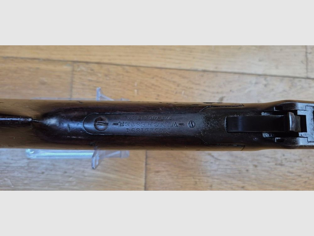 Mooie en zeldzame Winchester Model 1894 – Versie repetitiegeweer met octagonale loop (!) – Gefabriceerd door Winchester New Haven in … 1896! – Een van de allereerste! – Kal. 38-55WCF PN! – ZWARTE POEDER – Mooie houtsoorten – Prachtige loop – Onverslaanbaar mechanisme – Zeer mooie markeringen op mooie bluing – Wapen in uitstekende staat om schoon te maken! – TBE +, afbeelding 21 van 38