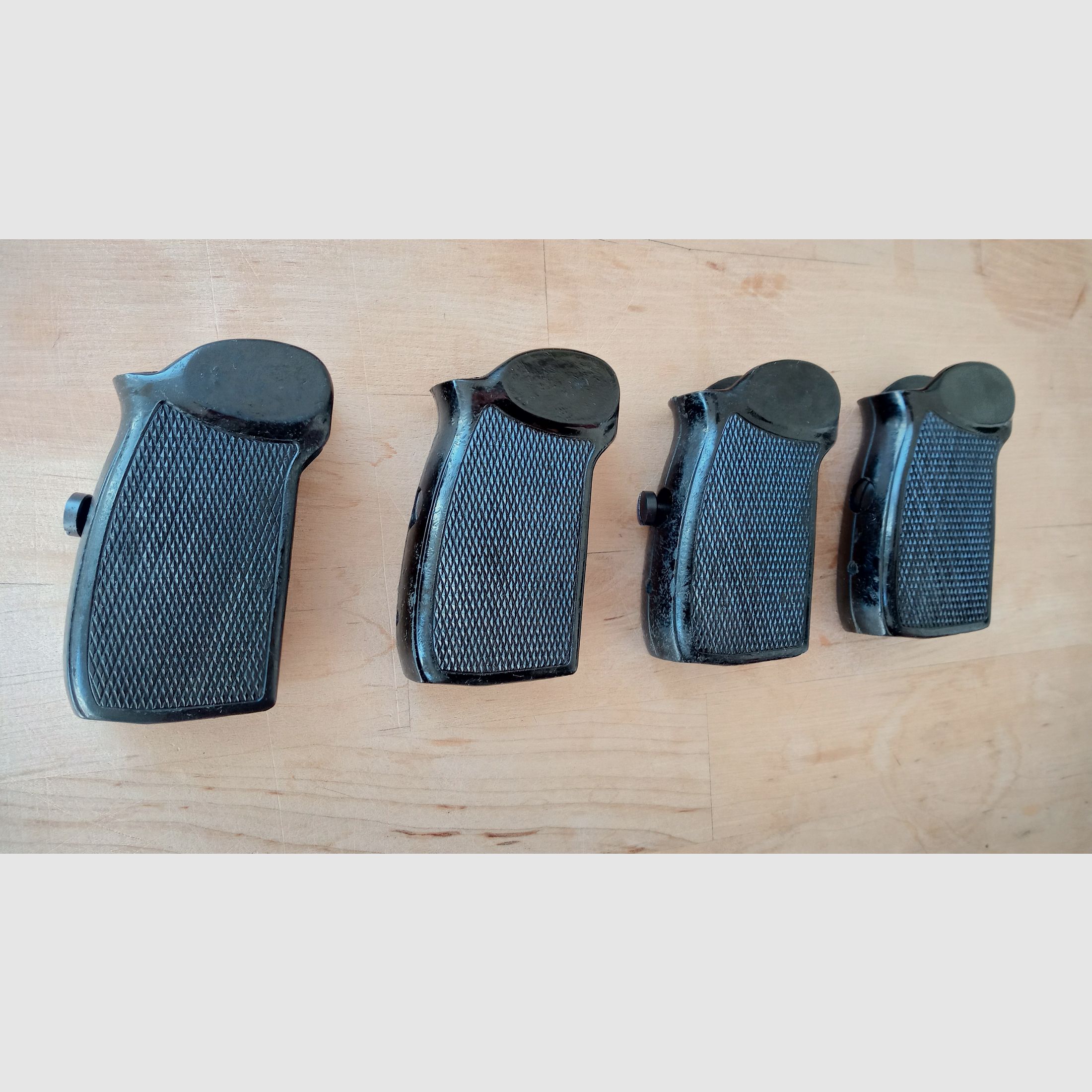 Schwarze Bakelit Griffschalen für DDR Polizei Pistole-M inkl. Schraube / Vintage Griff für ost-deutsche Makarov // 8 Schuss PM 9x18