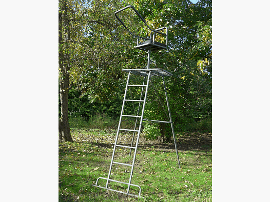 Free-standing high seat