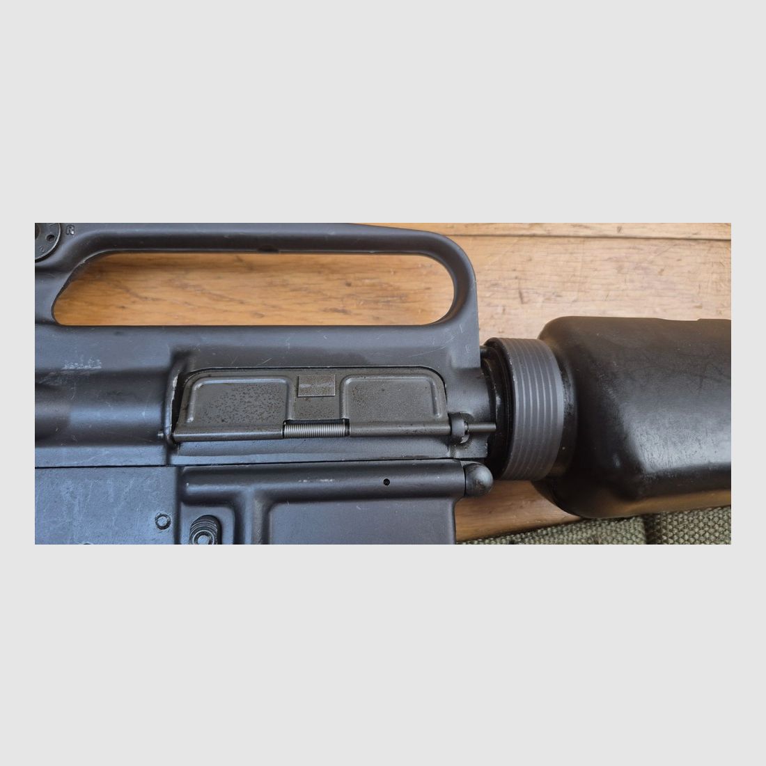 Prächtige und seltene M16 A1 Repetierbüchse – Regulierungswaffe „US Government Property“ – Colt-Fertigung von 1973! – Vietnamkrieg-Ära – Kaliber 5,56 NATO – Mythische Waffe des 20. Jahrhunderts – Lauf und Mechanik perfekt – Ausgezeichneter ästhetischer Zustand – TBE++ – – Kategorie A2 – Export AUSSCHLIESSLICH, Bild 39 von 44