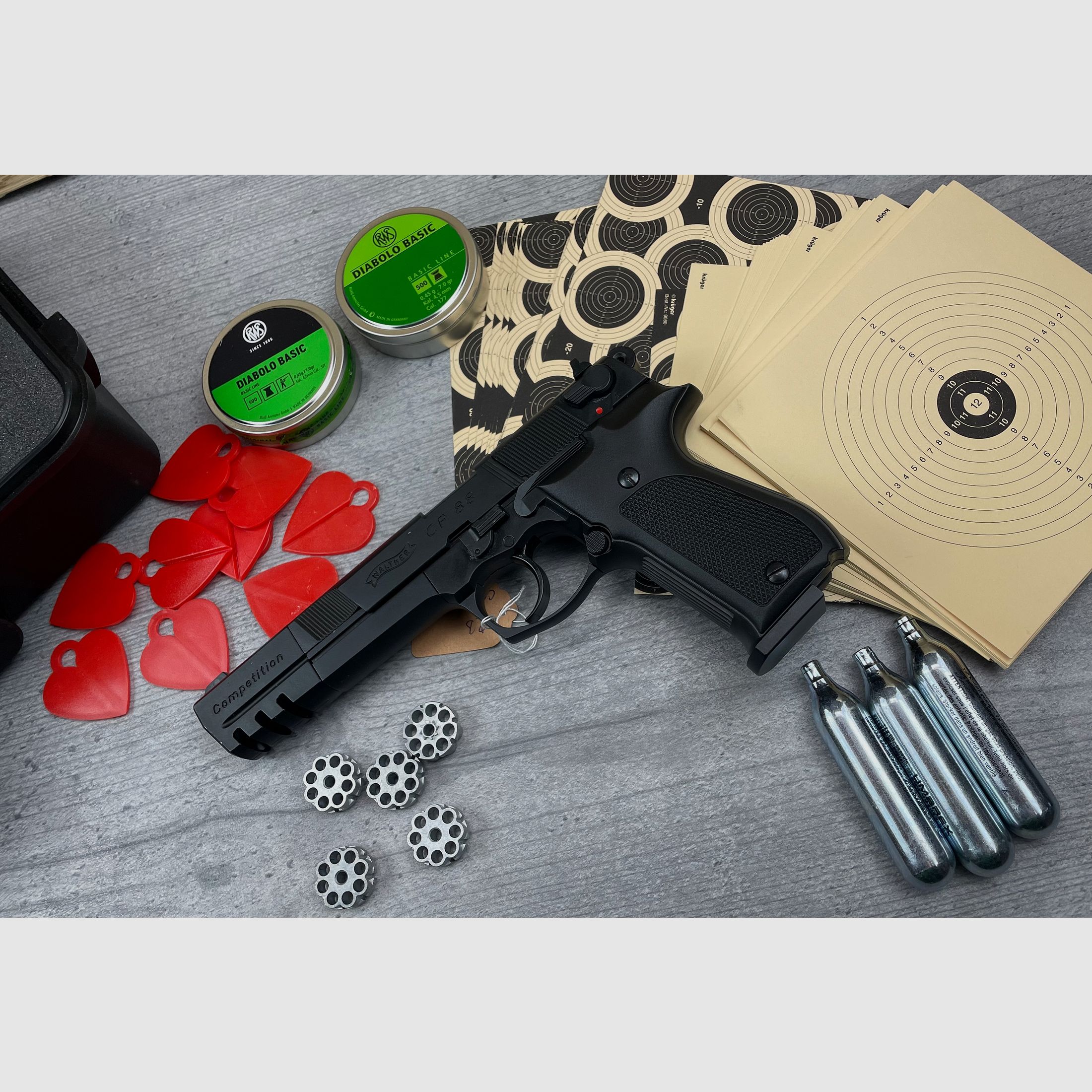 Pistola CO2 Umarex Walther CP88 4,5mm Diabolo + 3 cartucce, munizioni, schede di tiro e grande valigia