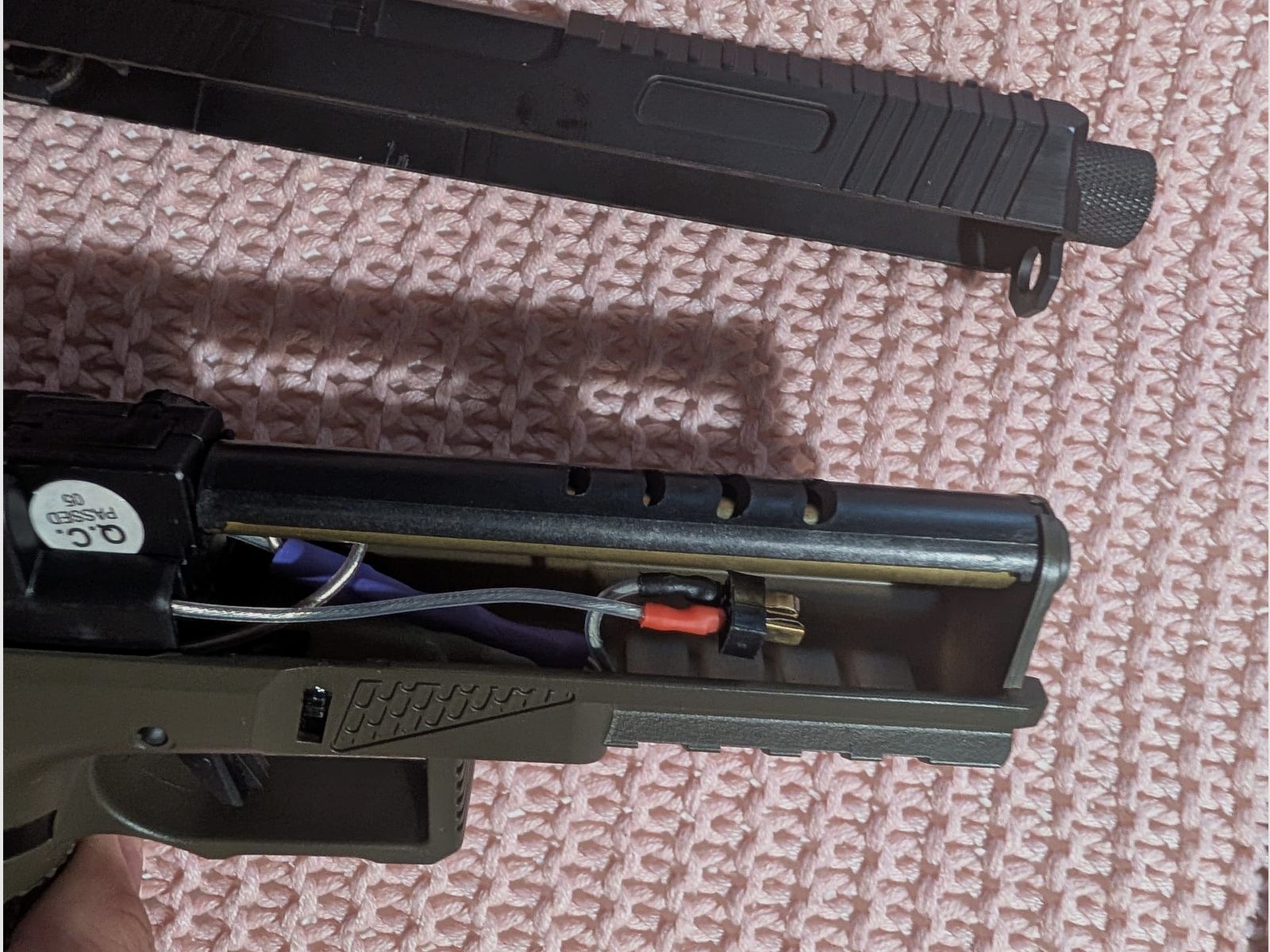 Novritsch SSE18 pistol with magazines, image 4 of 5