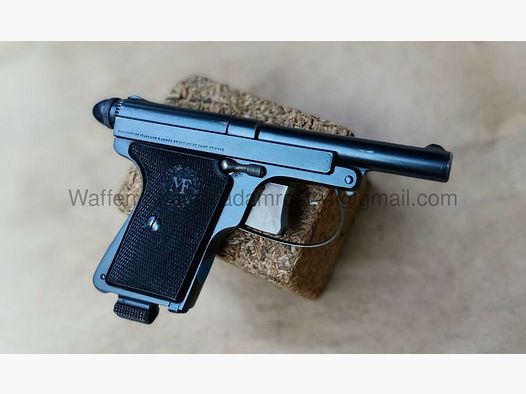 Le Francaise Policeman