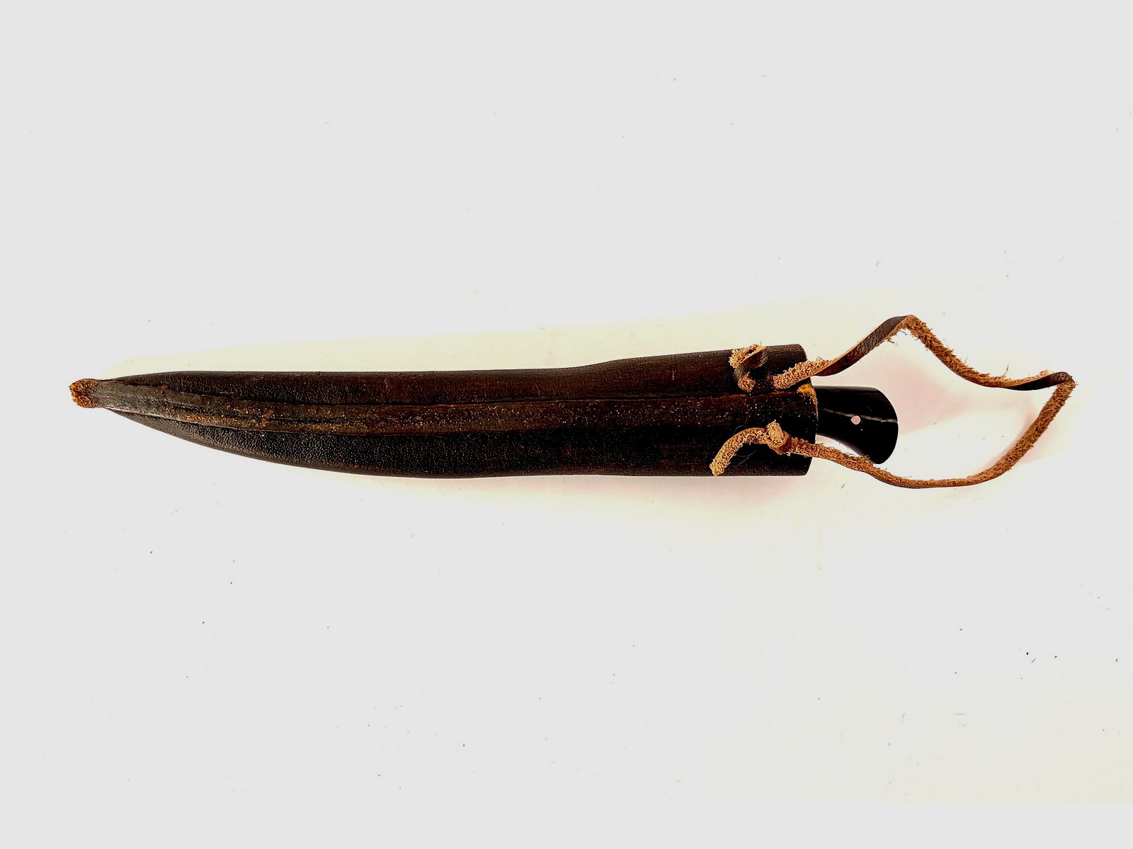 Set de armas y cubiertos medievales – espada de una mano, cubiertos y cuchillo vikingo