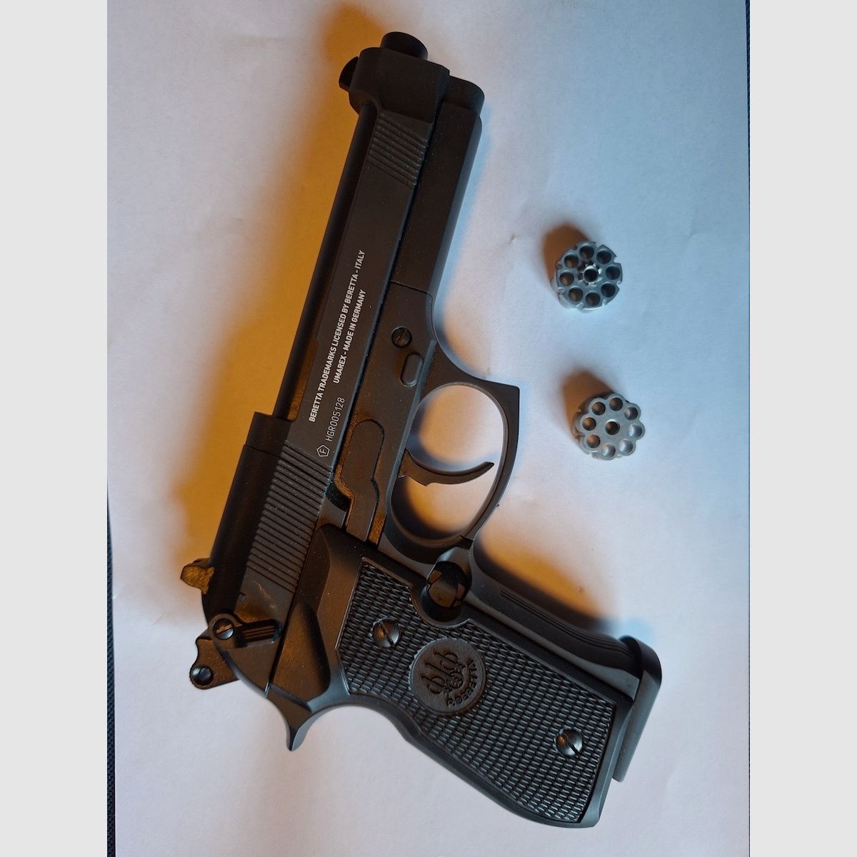 Umarex Beretta 92 FS CO₂ Kal.177/4,5mm inkl. 32 CO₂-Kapseln & Diabolos