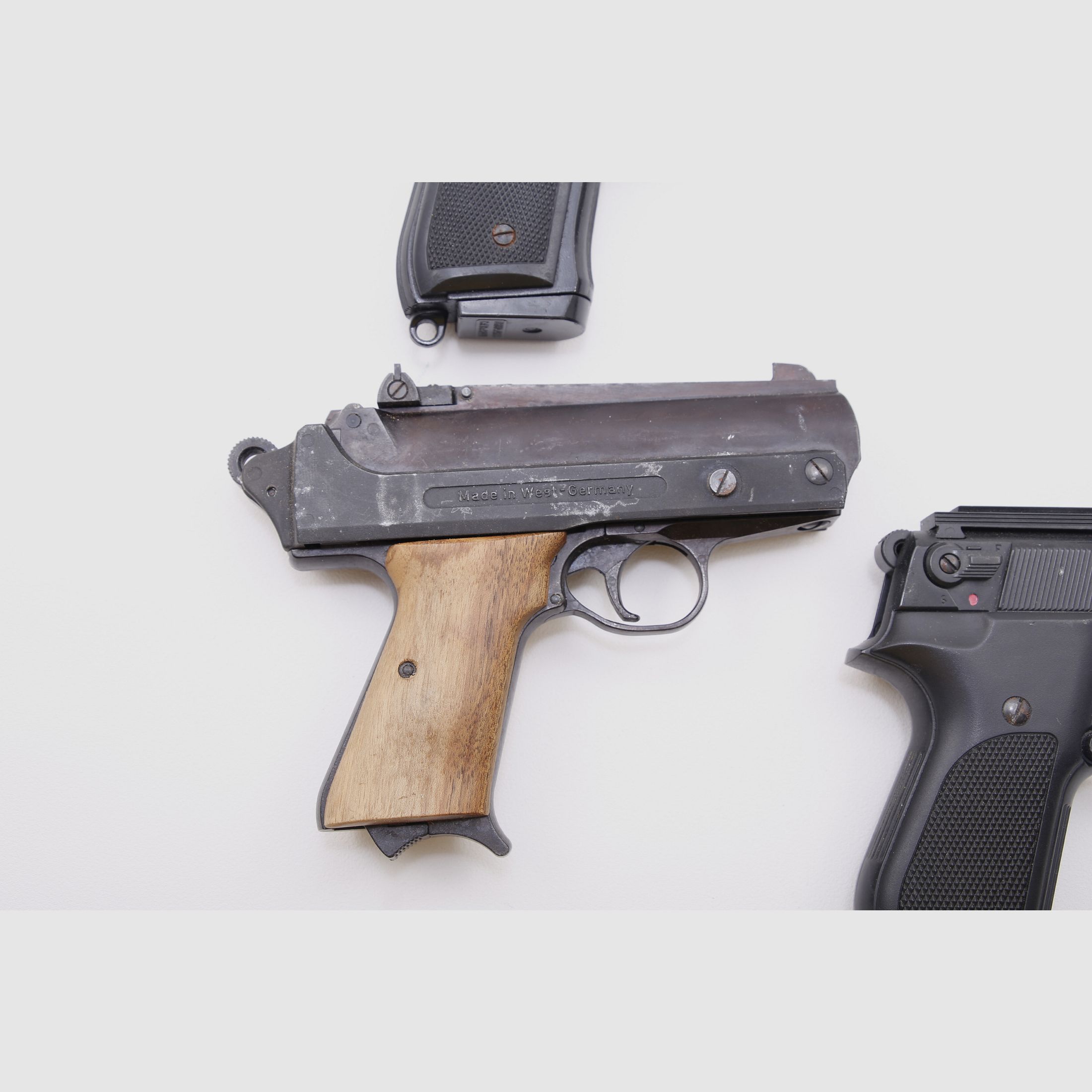 Conjunto de pistolas de aire y pistolas de fogueo Walther CP88 Daisy Powerline Record Brixia