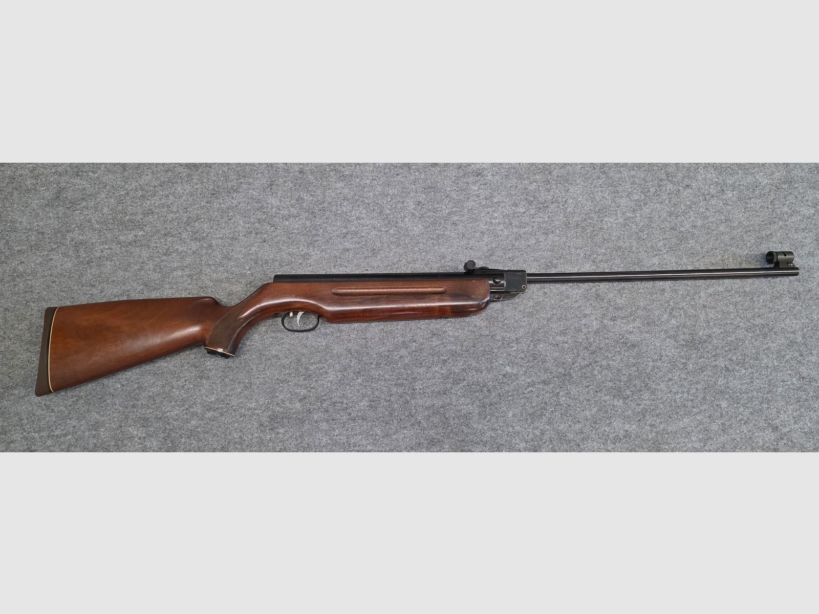 With rare luxury stock Weihrauch HW 35 from 1968 without F-mark break barrel air rifle caliber 4.5 mm HW35