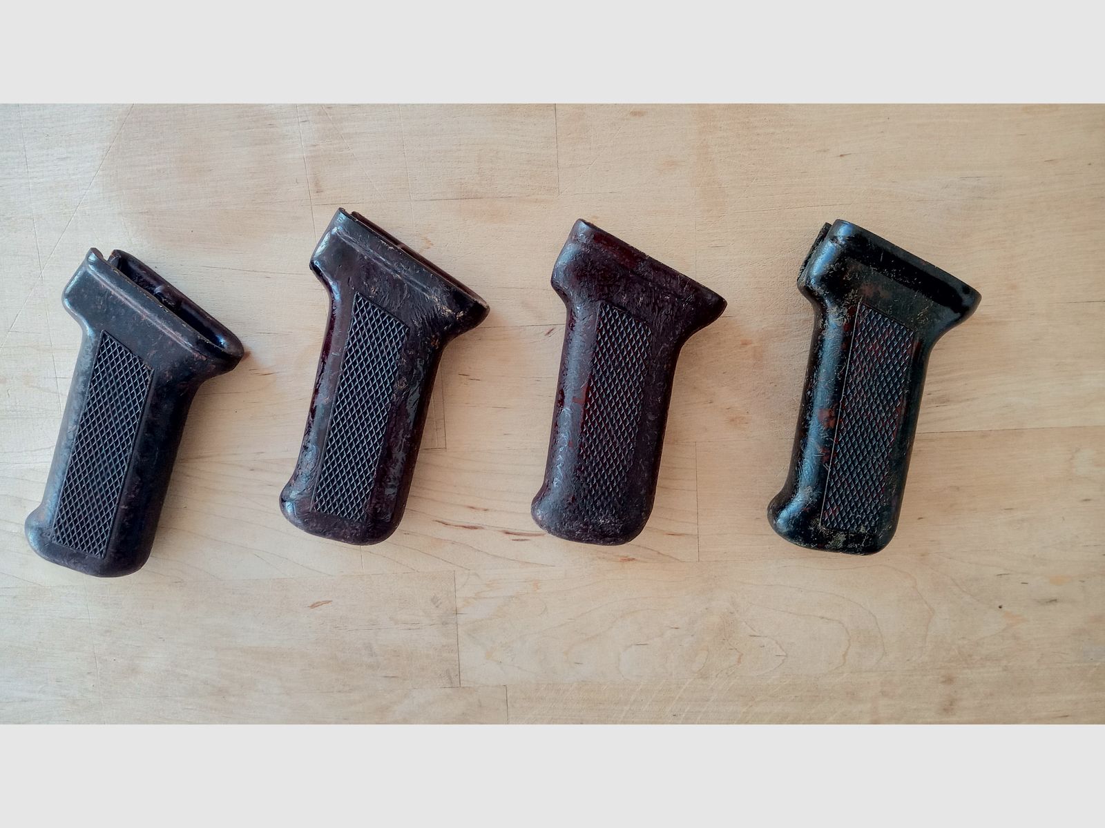 Rumänische AKM-Griffe aus Bakelit besser als der russische Griff / auch für AK74 AK-100 / Yunker / Cybergun 47
