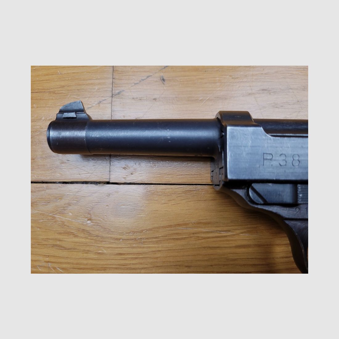 Magnifico Pistol Walther P38 – Fabbricazione Walther 1943 – Brunitura Originale – Numero di Serie Singolo – 2 Caricatori – Eccellente Condizione, immagine 7 di 14