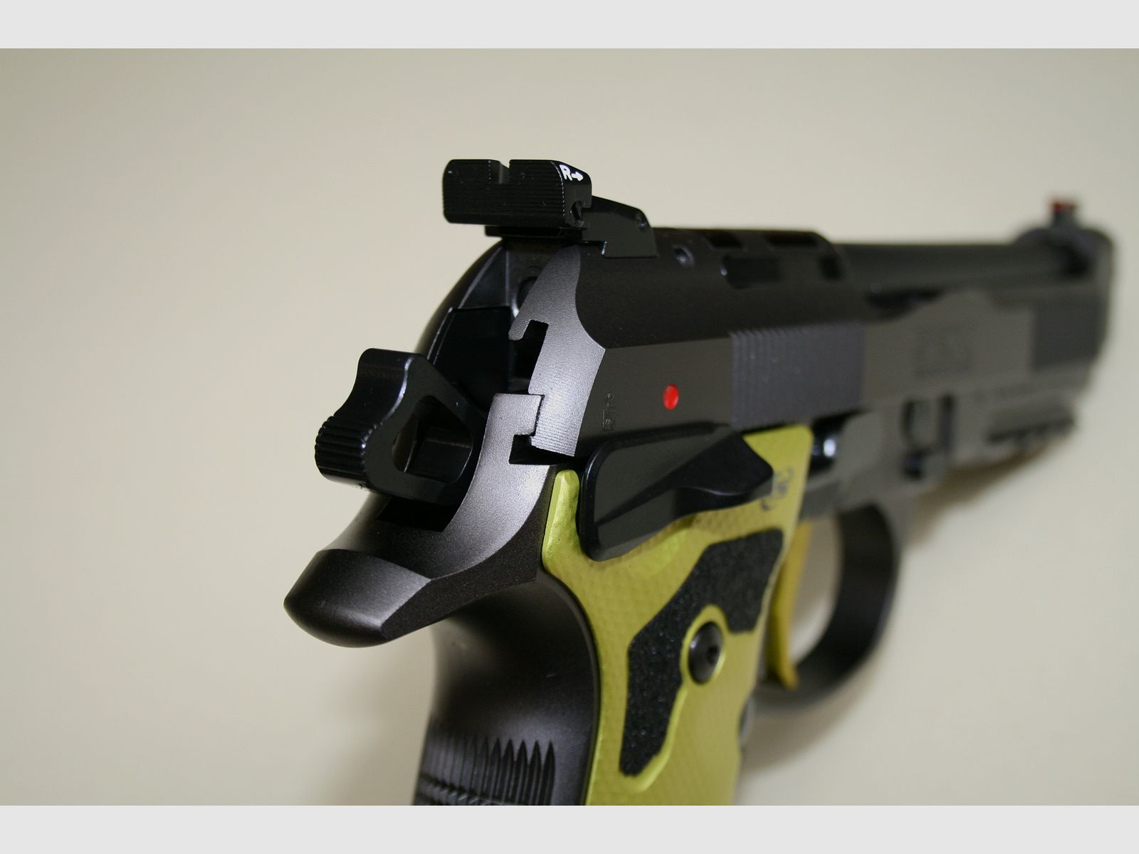 Pistole Beretta 92 X Performance Optic Ready Kal. 9×19 Special Make Gelb, Bild 7 von 8
