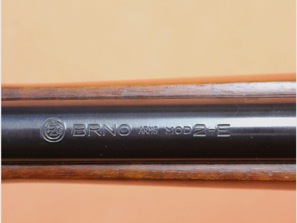 Zbrojovka Brno repeating rifle .22lr Zbrojovka Brno 2-E: 63cm barrel, front sight holder with bar sight/sight protection, sliding sight missing(!), system sleeve with 11mm prism rail, wooden stock with fish skin/strap brackets, 10-shot magazine