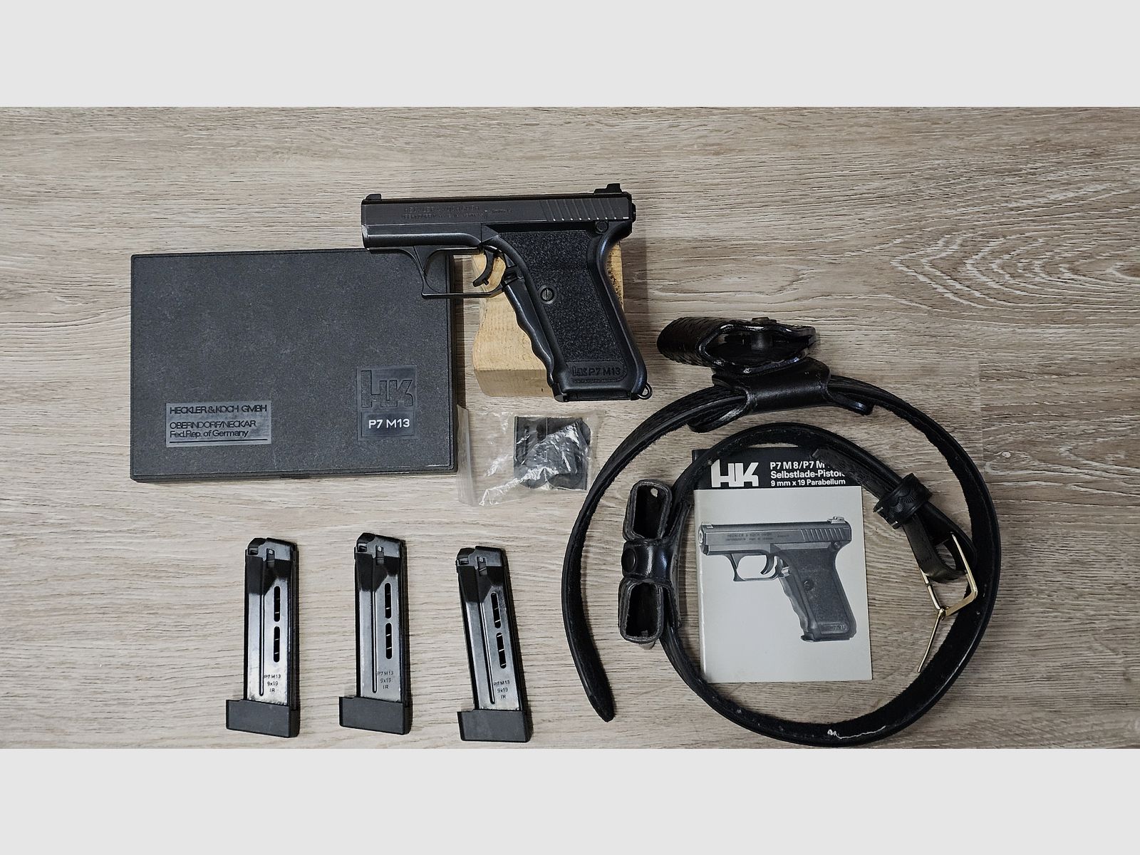 Heckler & Koch P7 M13, 9mm, inkl. 3 Magazinen, originaler Hersteller-Kunststoffbox und Bedienungsanleitung
