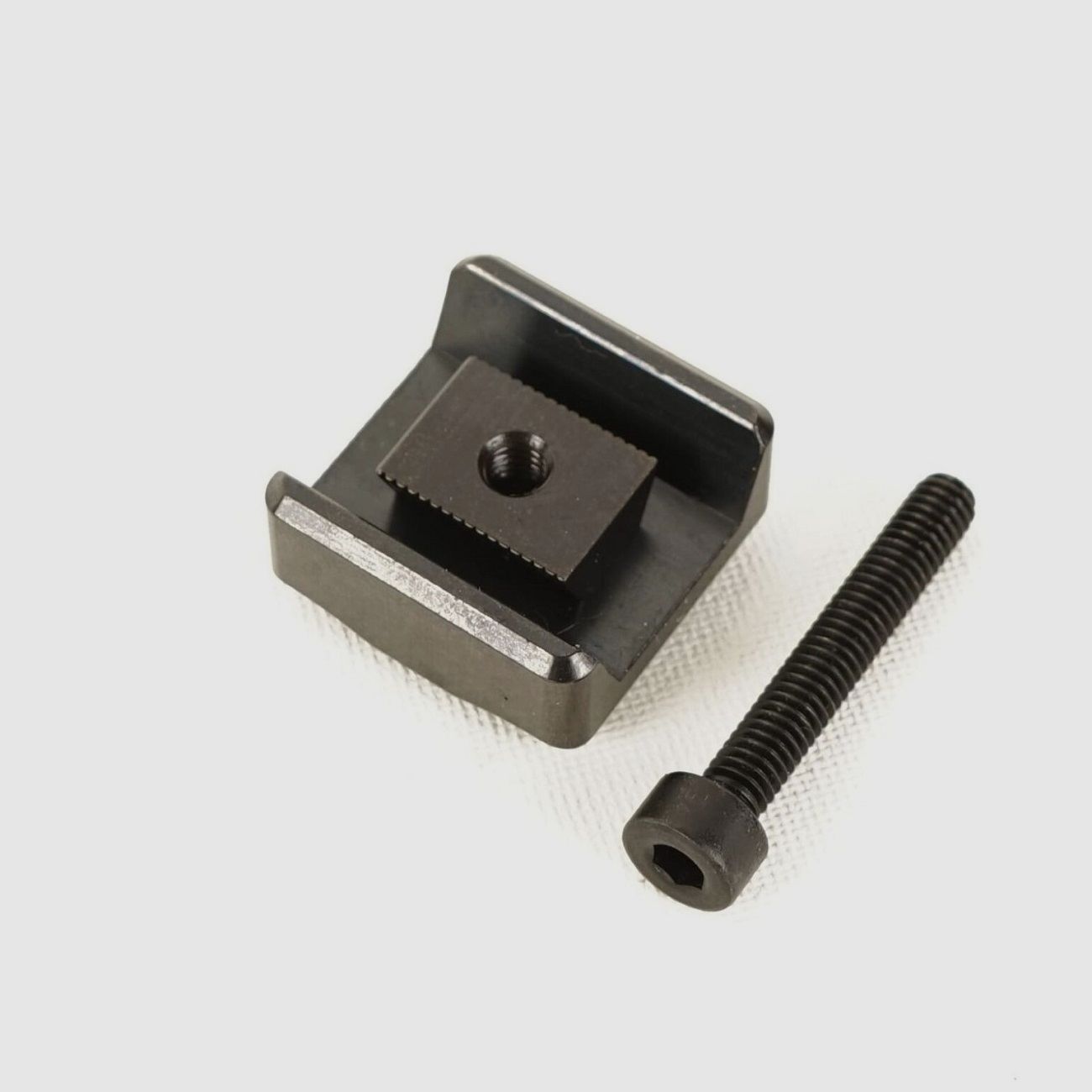 Reineke mount for Suhler hook mounting SEM