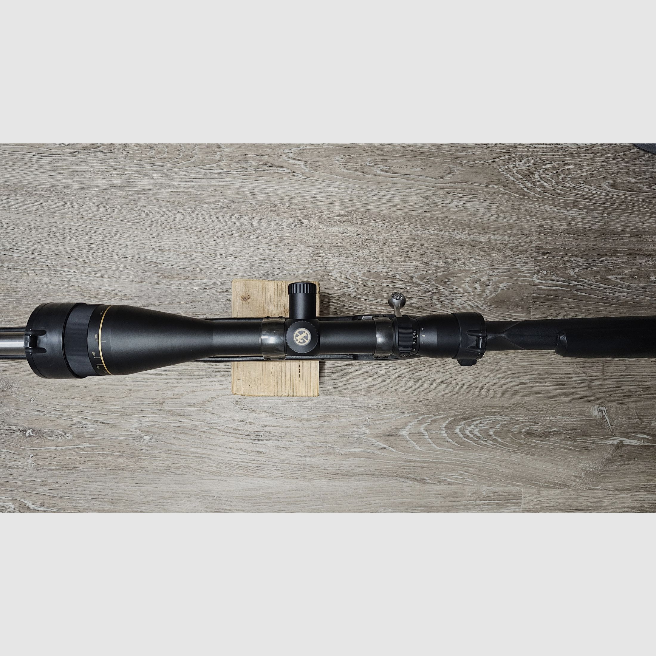 Fucile a ripetizione Savage Modell 116 calibro .338 WinMag con Leupold VARI-X III 6.5–20x50mm LR su montaggio girevole