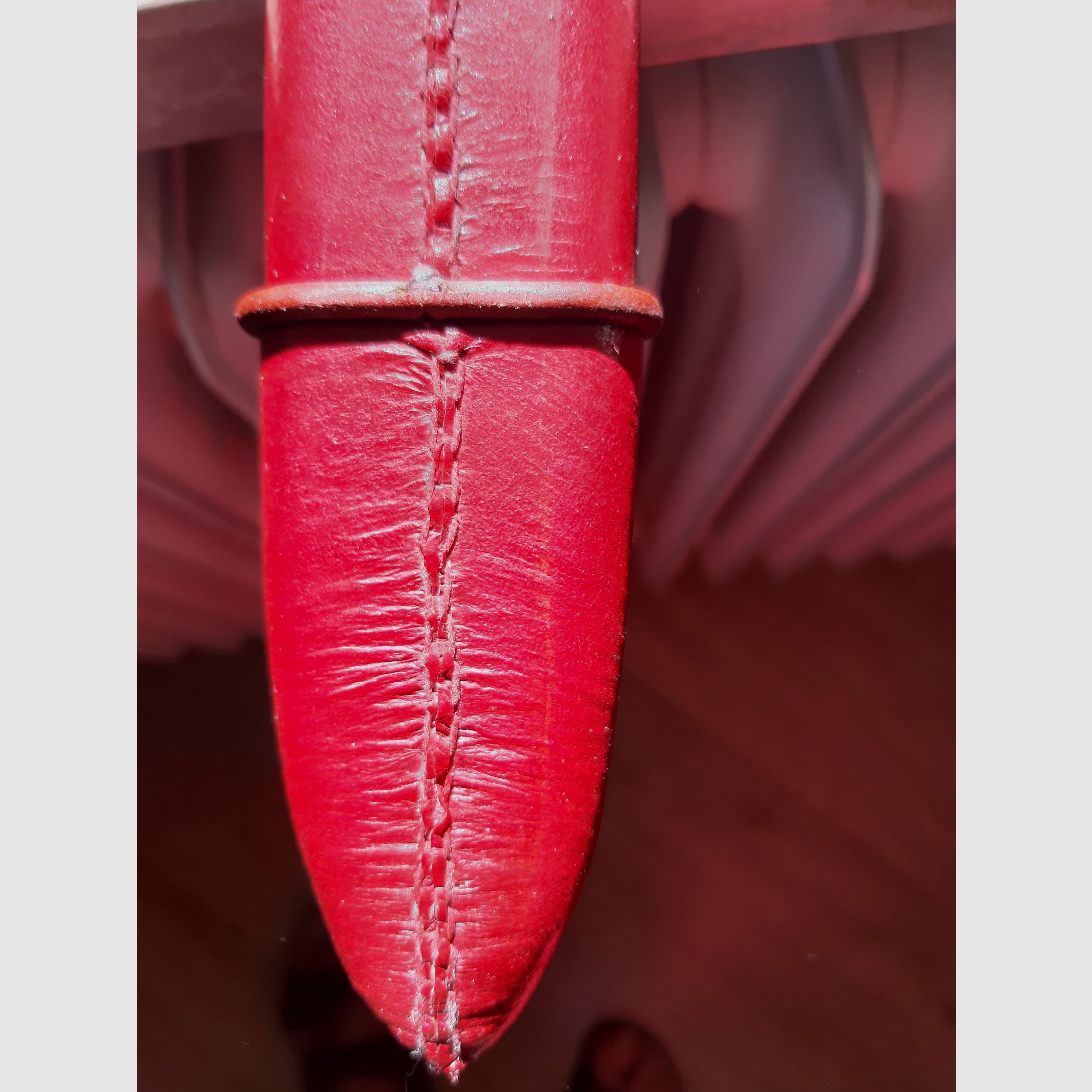 Das  Sagenumwobene  Schwert der KÖNIGE  " W I N D S O N G " ist Handgeschmiedet und scharf geschliffen, ein echter   EYECATCHER