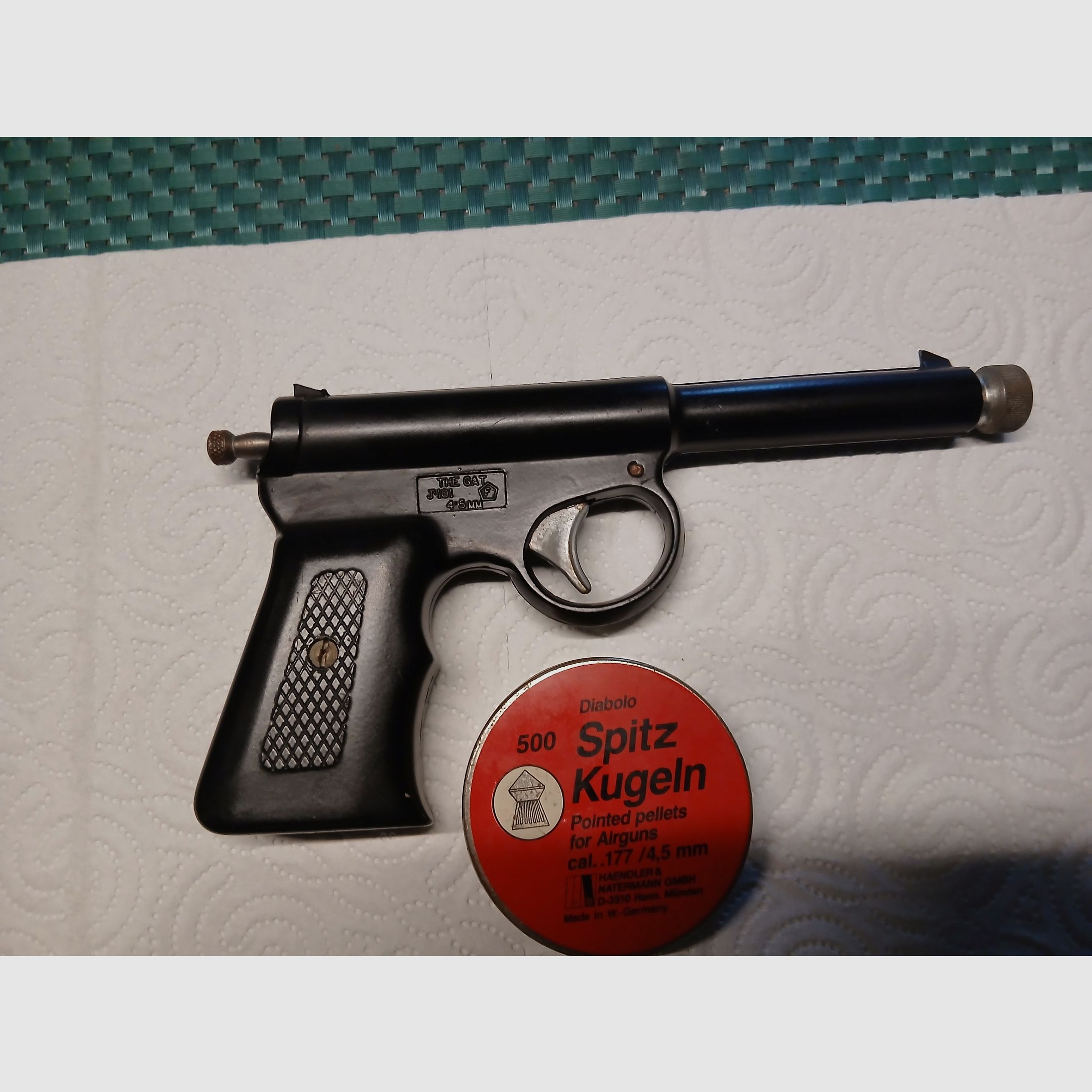 TJ Harrington “The Gat Red Box” .177 Pop-Out-Pistole.