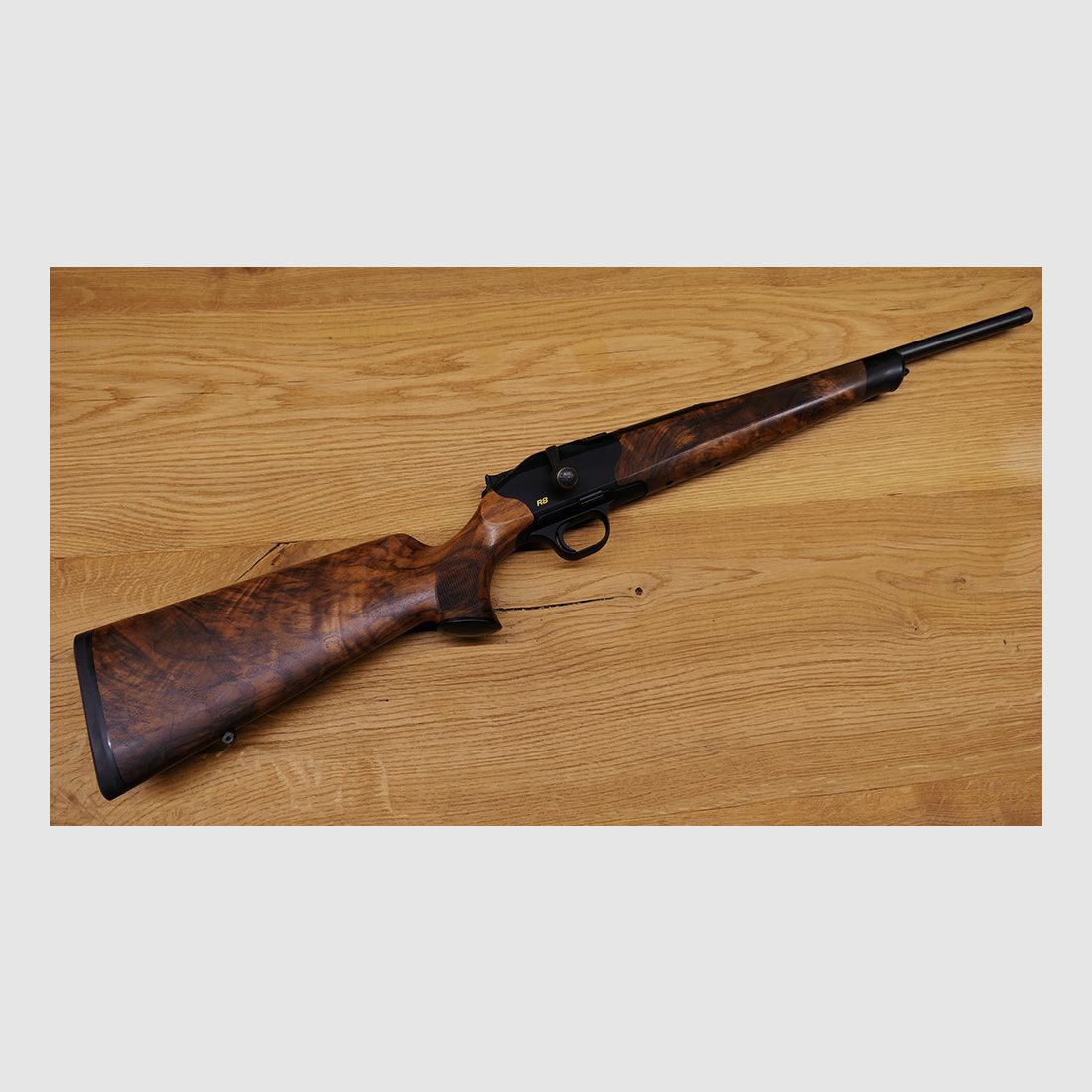 Blaser R8 wood class 7 / steel ball knurled with gold line / caliber and barrel length of choice