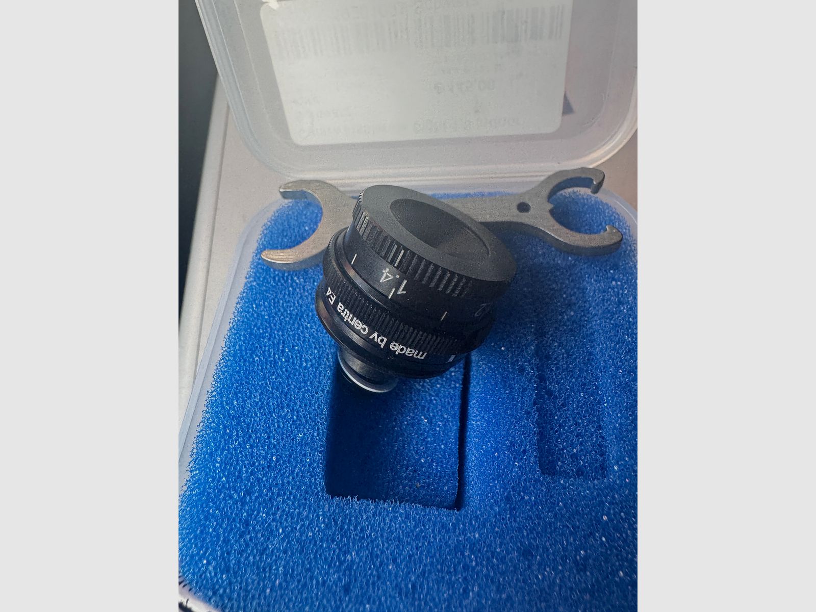 Central iris diaphragm view 1.8 inside black