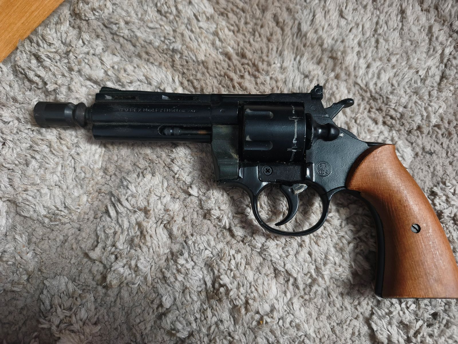 Revolver d'alarme de type Bruni Magnum 380 Python
