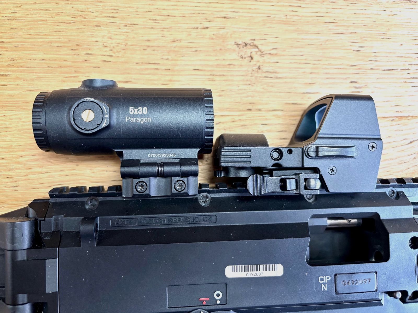 Selbstladebüchse CZ Scorpion Evo 3 S1 Carbine Sportabzug, Schubschaft klappbar,  Kompensator – Kaliber 9 mm Luger inkl. Red Dot u 5fach Magnifier
