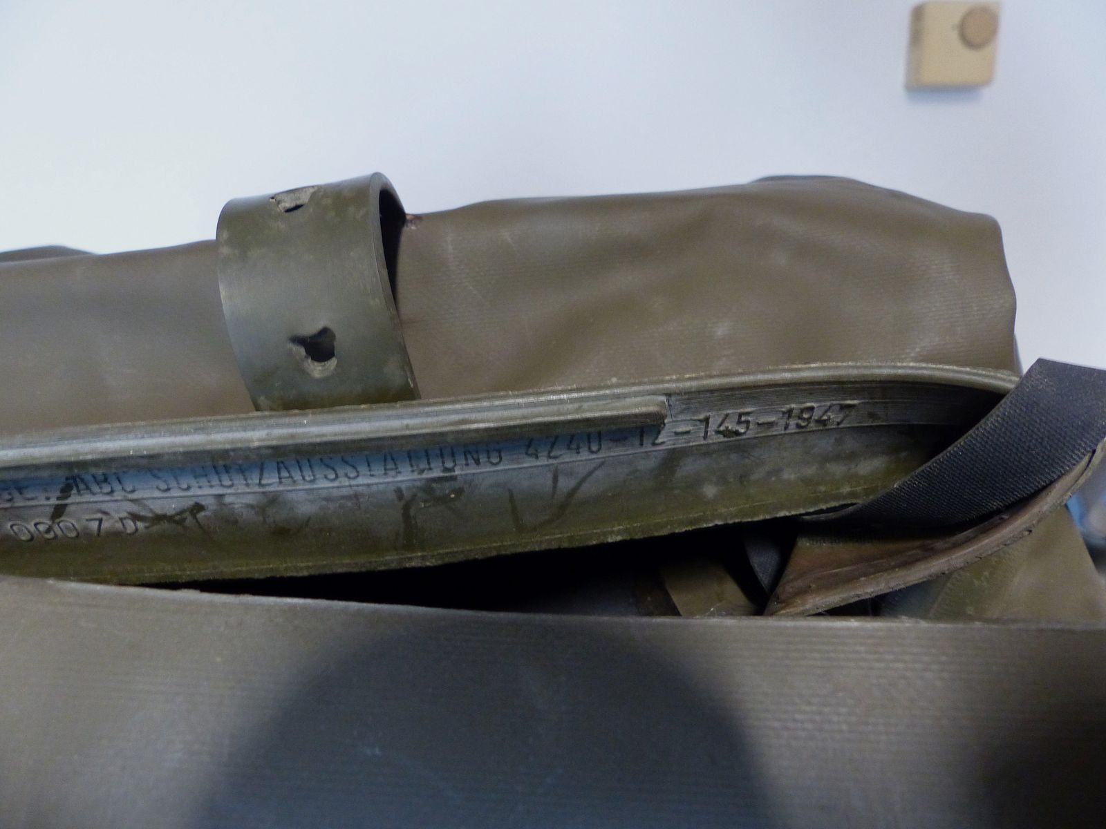 Bundeswehr ABC-beschermingsuitrusting transporttas, gasmasker 2 filters en accessoires BW jaren '70