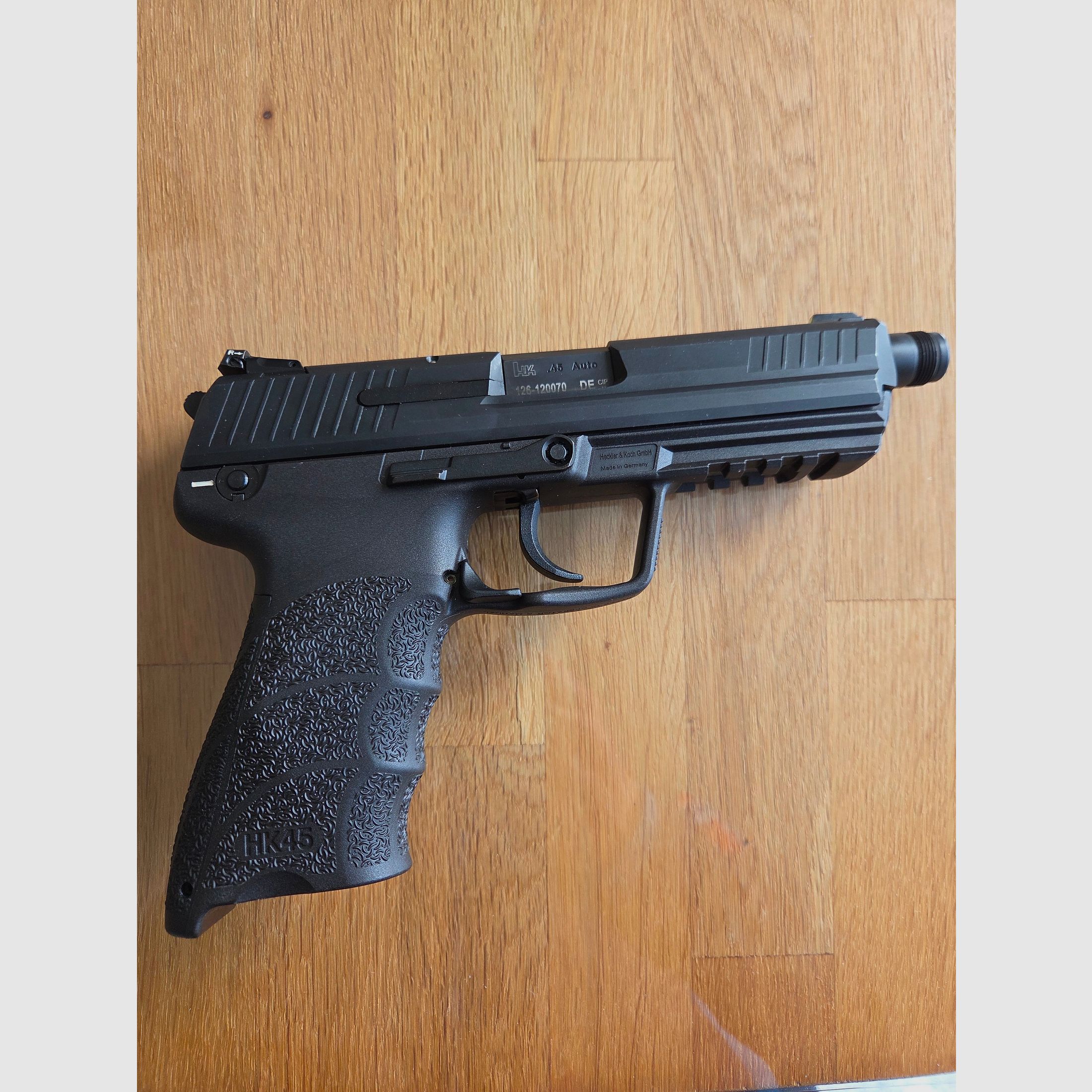 Pistolet HK Tactical, V 1. O. A., cal 45 ACP 
