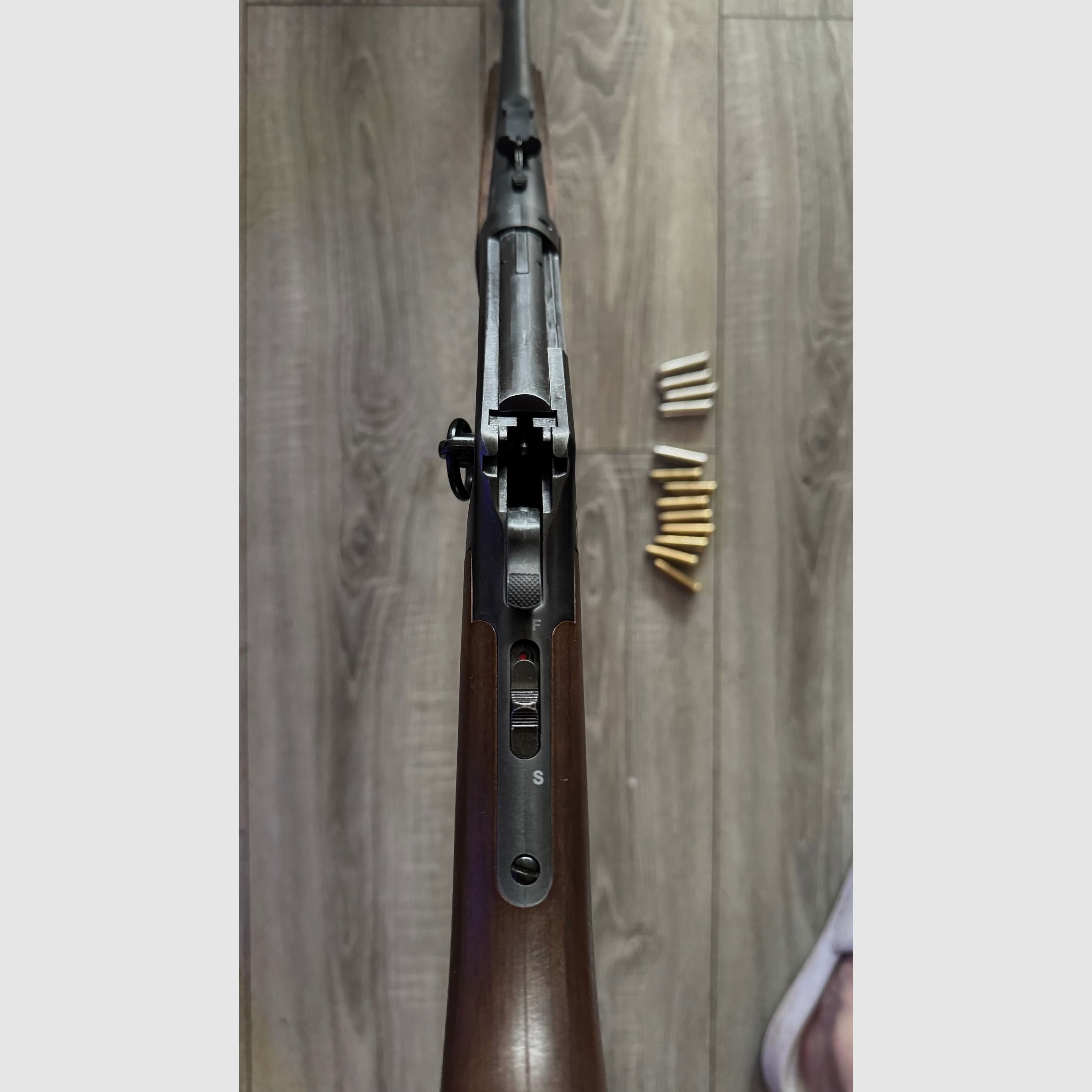 Umarex Legends Cowboy Rifle 4,5 mm bois véritable – État impeccable, fraîchement nettoyé, énorme ensemble incluant des douilles, des Hornets et des fléchettes (VB)