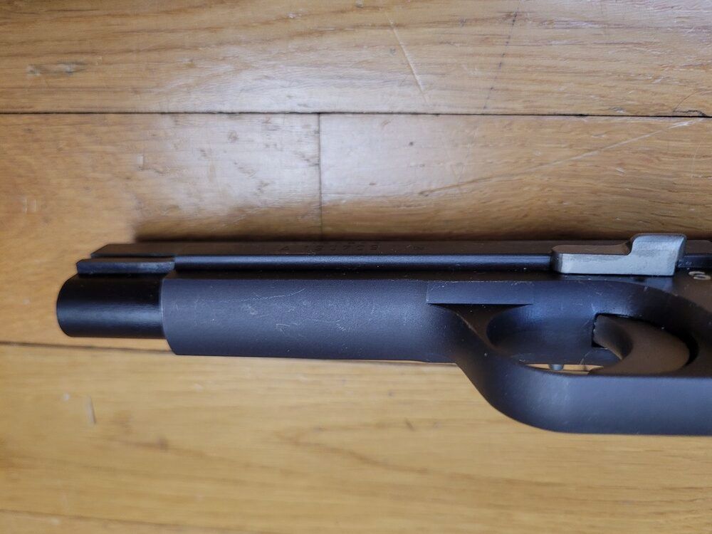 Wspaniały pistolet SIG P210-2 – Mit o 9 para – Broń wojskowa model P-49 z 6. i ostatniej dostawy – Broń z 1974 roku – Brązowanie, działanie i wymarzony luf – Oryginalne wojskowe okładziny, regulaminowy futerał i luksusowa rękojeść Nill Target – Top kolekcjonerski – Stan jak nowy!, zdjęcie 10 z 23