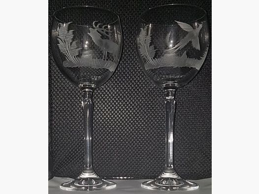 2 verres à vin avec différents motifs 1x cerf, 1x faisan