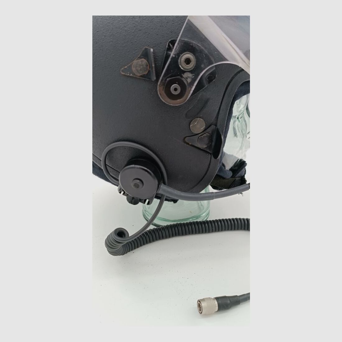 Schuberth P100 Polizeihelm aus Kevlar mit ballistischem Visier