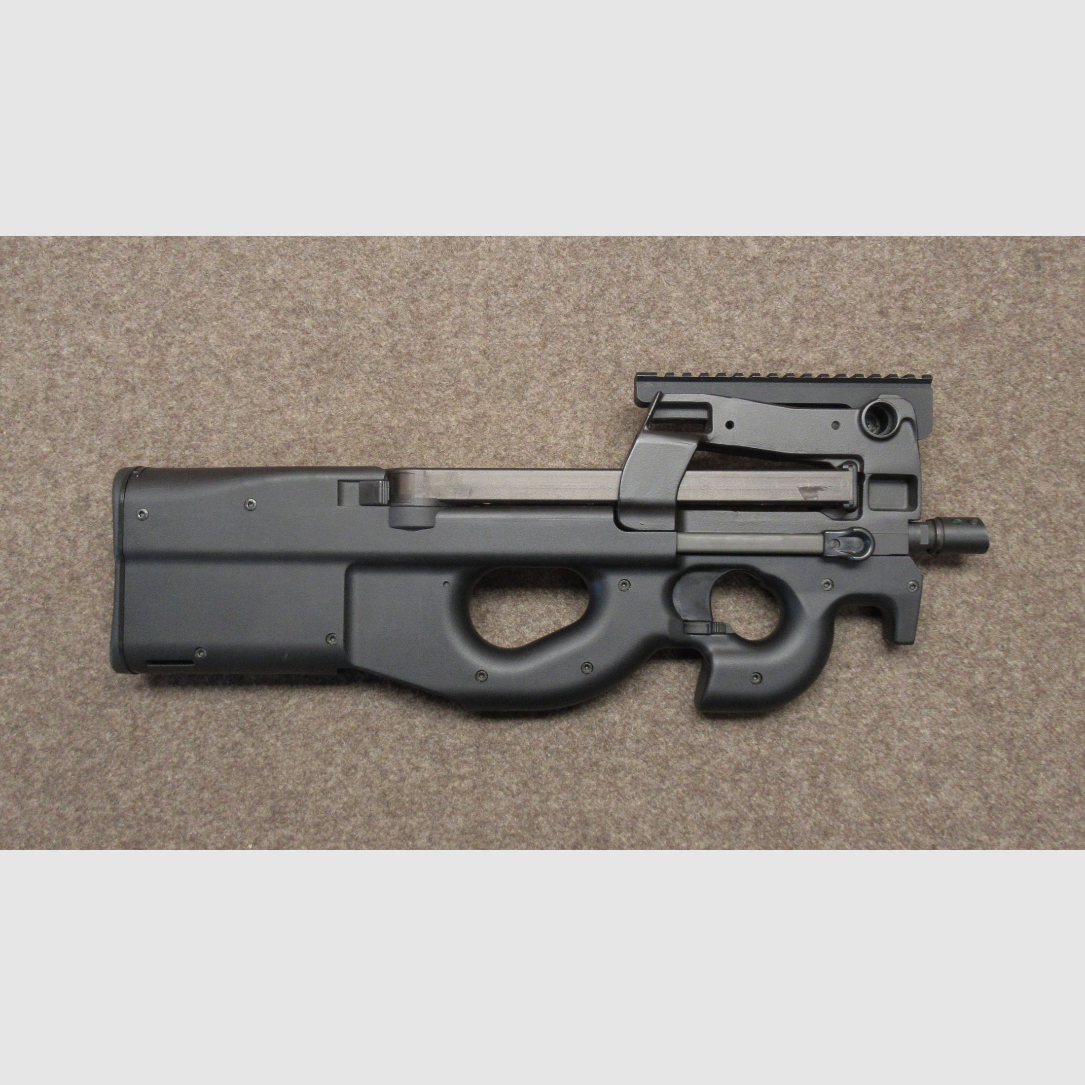 Halfautomatische FN mod. PS90 kal. 5.7x28mm, afbeelding 1 van 3