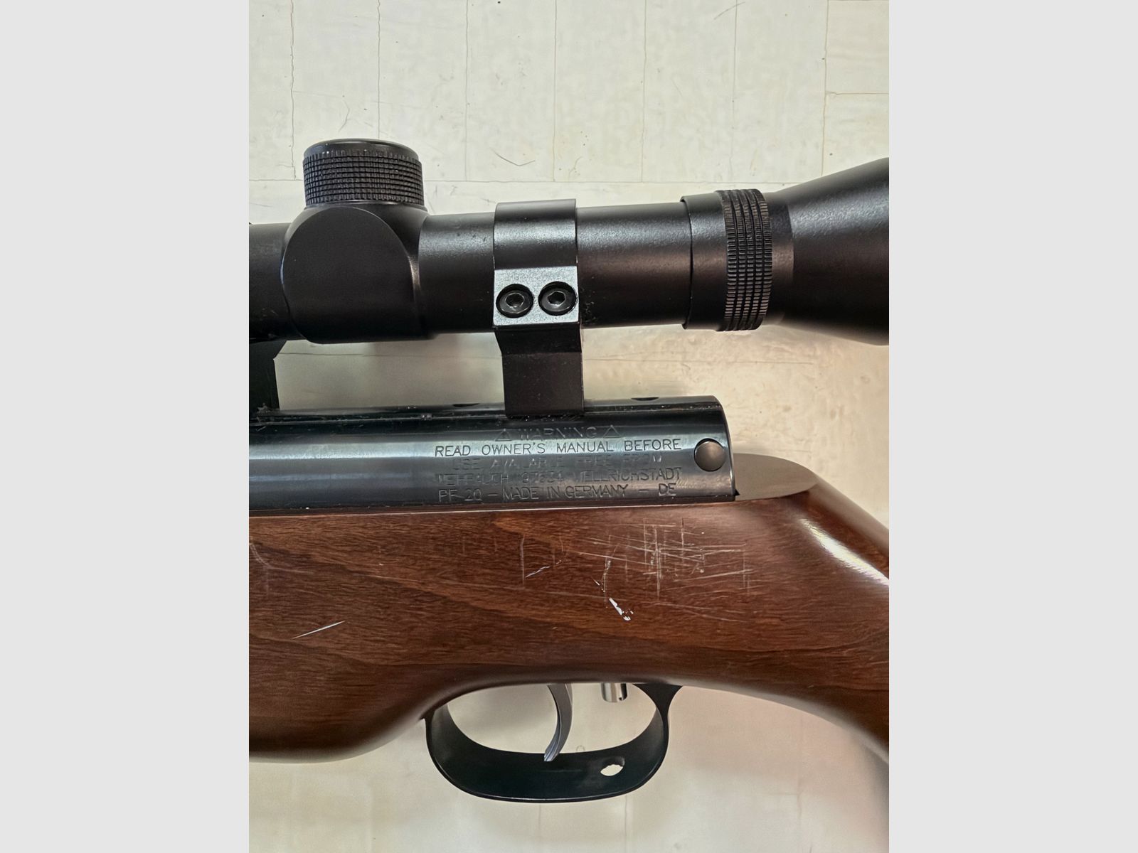 Weihrauch HW 35 K 4,5 mm / .177 – Walther 4x32 ZF + Schalldämpfer, Bild 2 von 5