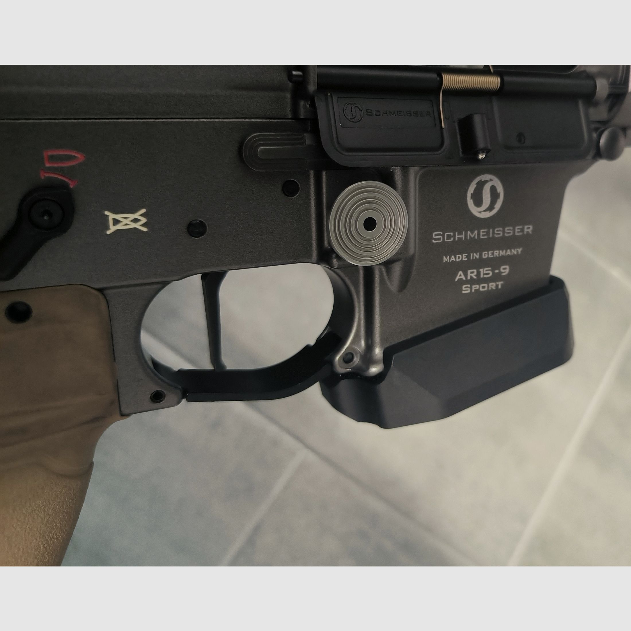 Schmeisser AR15 9 PCC magazine button / release button
