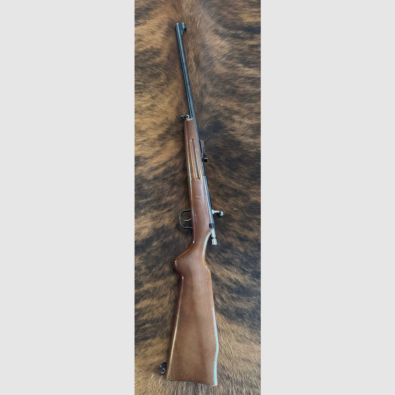 VOERE carabina a ripetizione cal. 6 mm Flobert con calcio in legno. Carabina classica per piccoli calibri