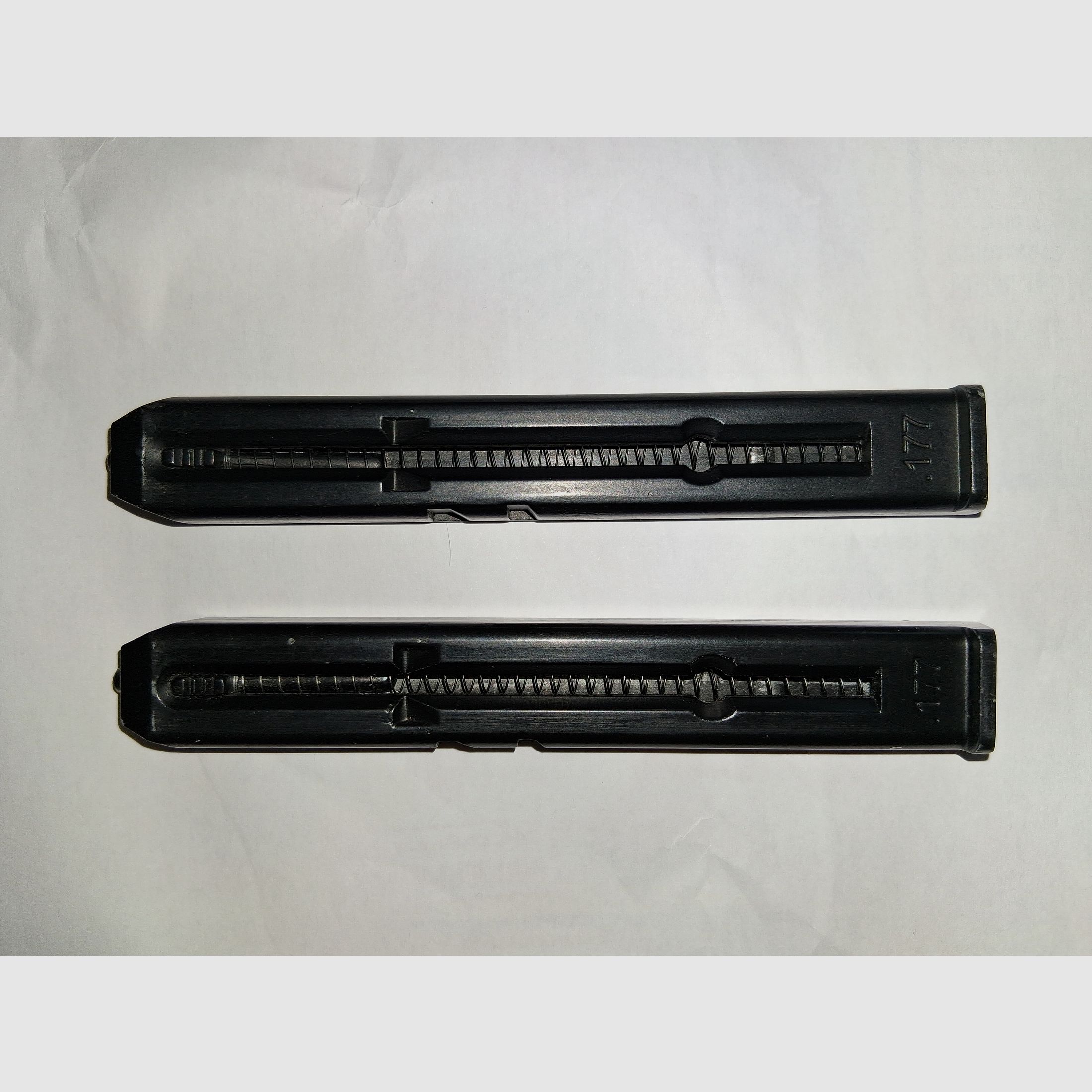 2 Magazine für CO2 Pistole Kal. 4,5 mm BB (??? Beretta Elite II, Swiss Arms P84, Smith & Wesson M&P 40, Umarex MCP / UX TDP / XBG, Borner M84 / 3000 / Sport 306 ???)