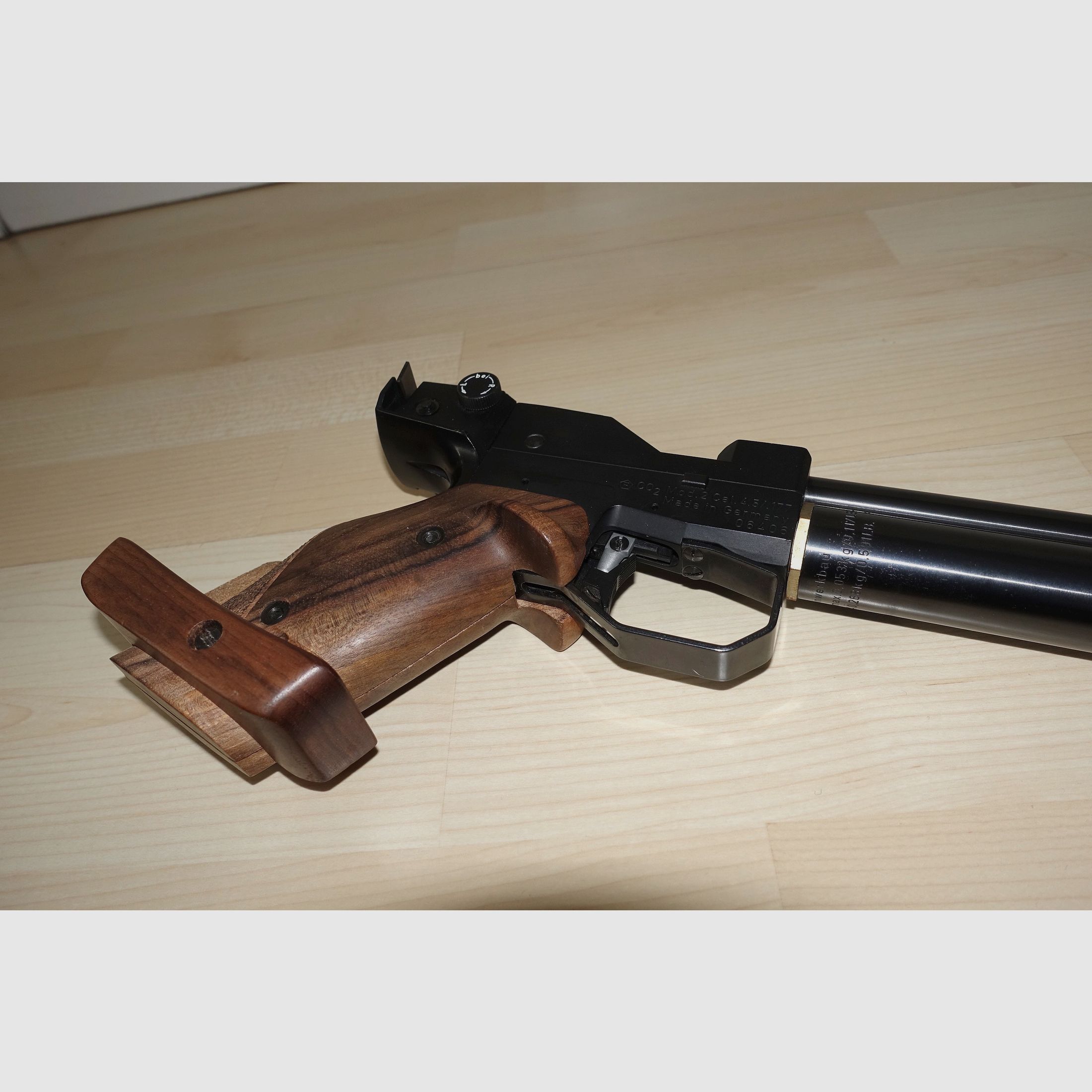 FWB LP2 match pistol in very good condition, 2 cartridges, additional weight, etc.