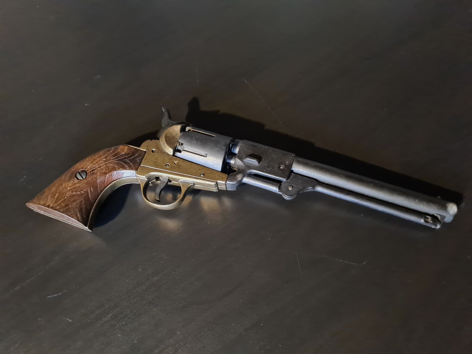Colt Dragoon Dekowaffe