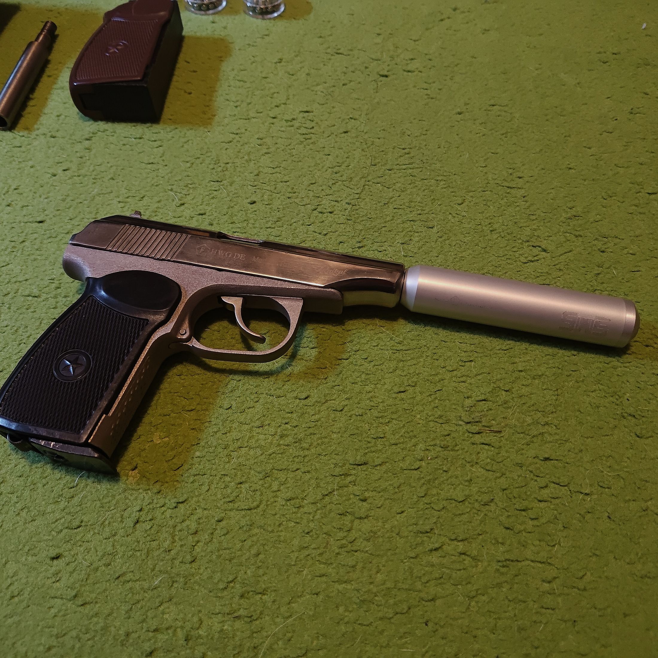 Baikal-Makarov MP-654K Made in Russia - Bruine + zwarte leren holster + 1 bus 4,5mm stalen k. suppressor.