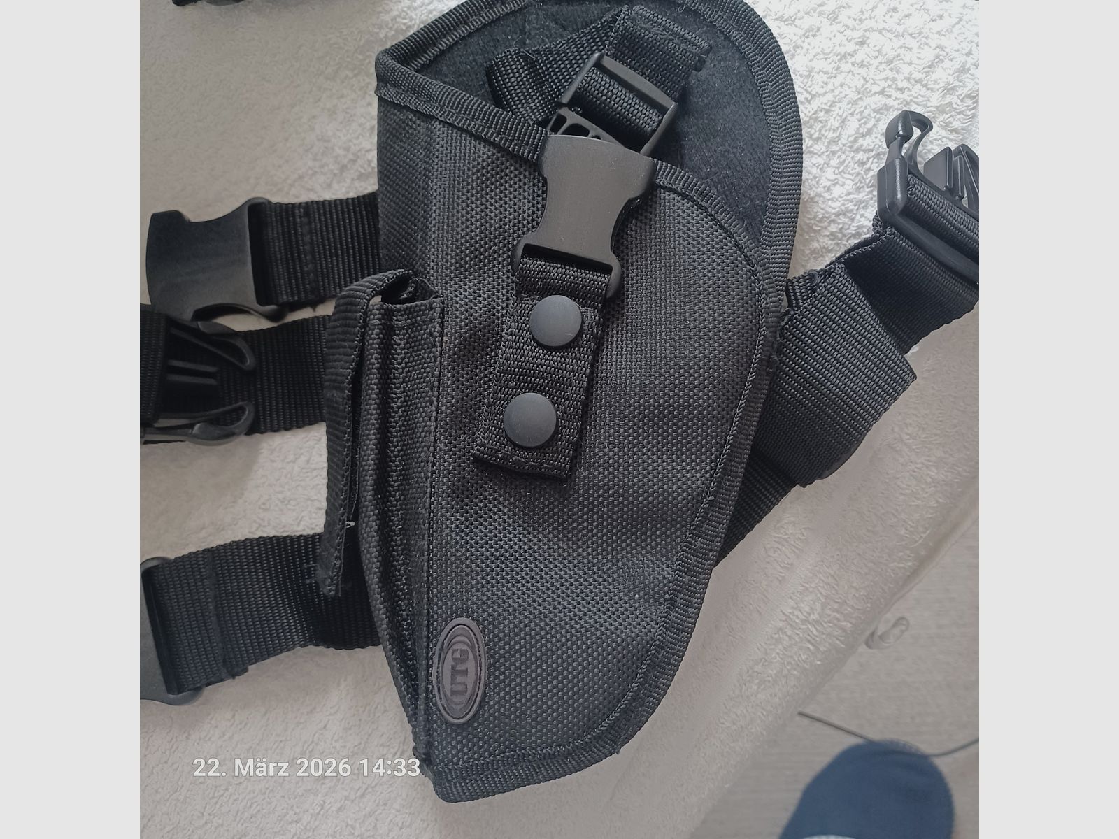 UTG Elite Tactical Thigh Holster - Universal thigh holster for pistol - Black - for left-handed users