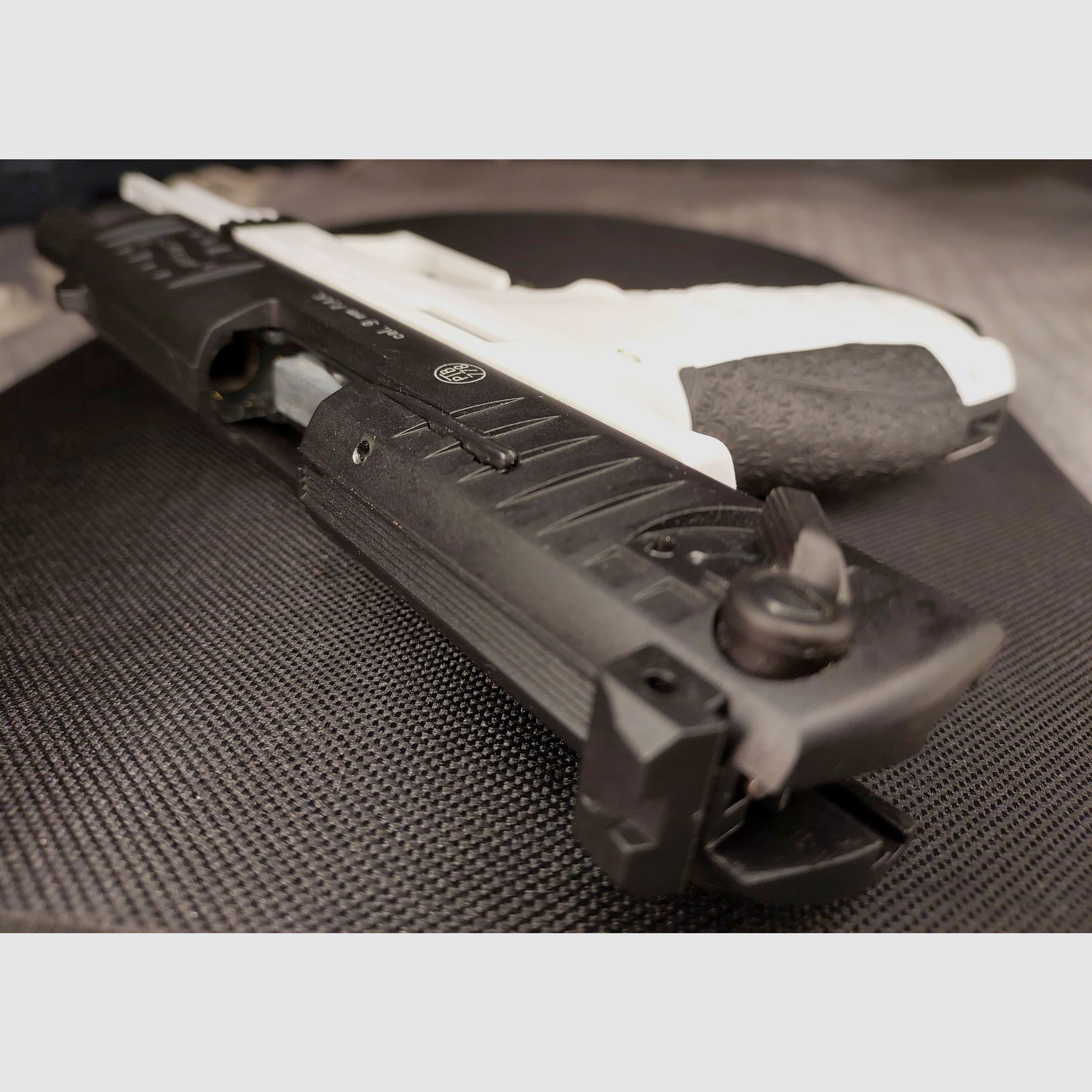 Walther P22Q Schreckschuss Pistole 9mm P.A.K. Sondermodell CHESS (PTB 778) mit 2 Magazinen - neuwertig! [P 22 q]